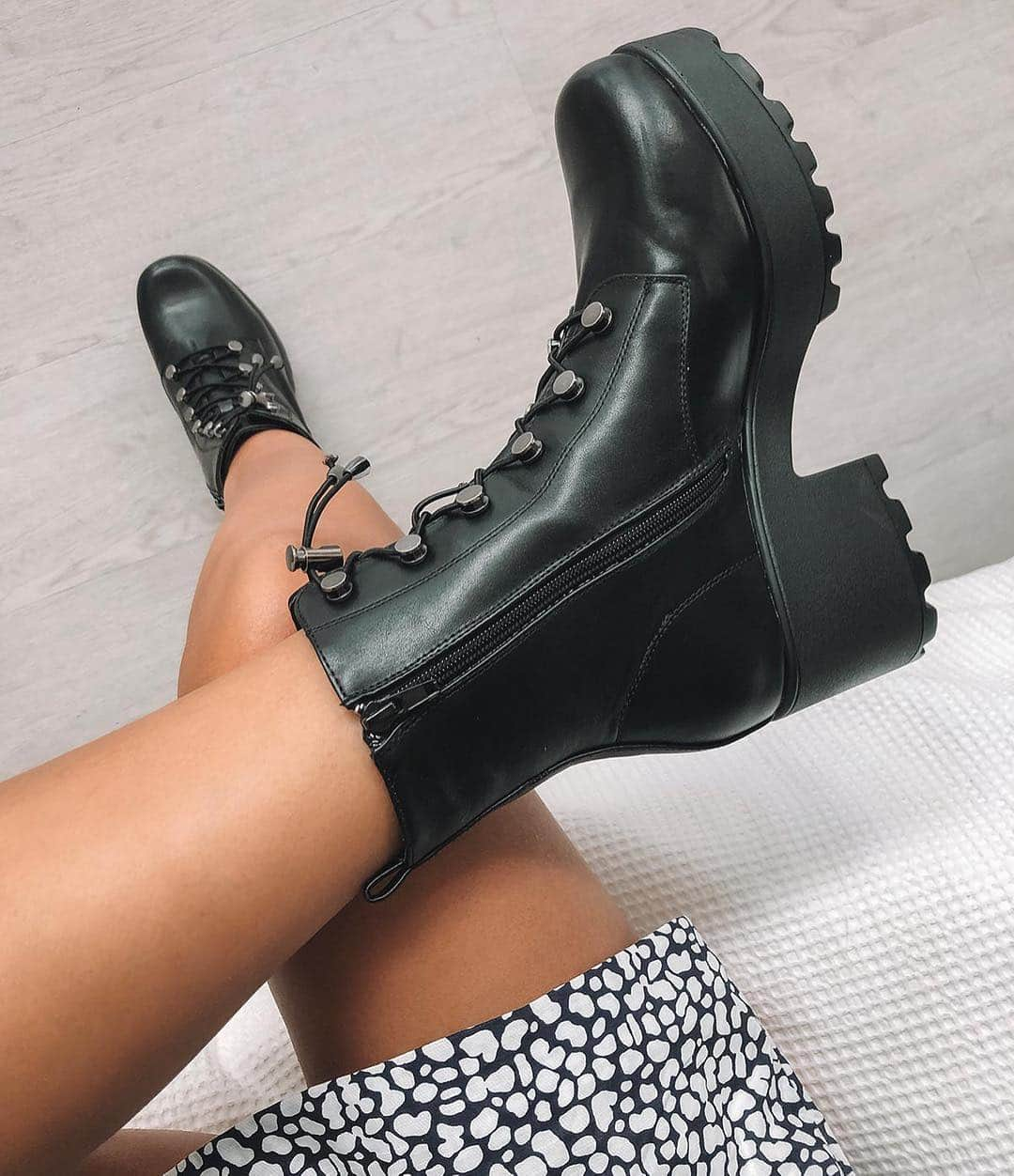 Beginning Boutiqueさんのインスタグラム写真 - (Beginning BoutiqueInstagram)「Just arrived ⚡ We now stock Koi Footwear! Tap to shop the Enclave Elastic Lace Boots Black for Splendour!」5月6日 18時58分 - beginningboutique