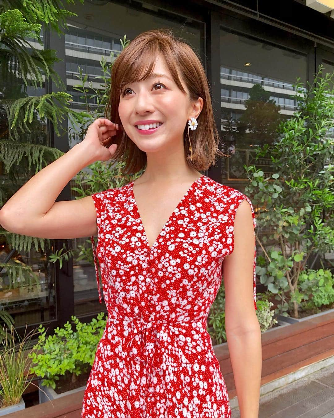 水野佐彩さんのインスタグラム写真 - (水野佐彩Instagram)「・ 楽しみすぎた女子会ランチには 赤ワンピを着てデート以上の気合い🥺❤️笑 スワイプしていただくとわかると思いますが 私日焼けしました👩🏽ww #coordinate one-piece#frayid @fray_id  shoes#chloe @chloe  bag#loewe @loewe  pierce#katespade @katespadejapan  #sサイズコーデ #153cmコーデ #おちびコーデ」5月6日 19時00分 - saaya_mizuno