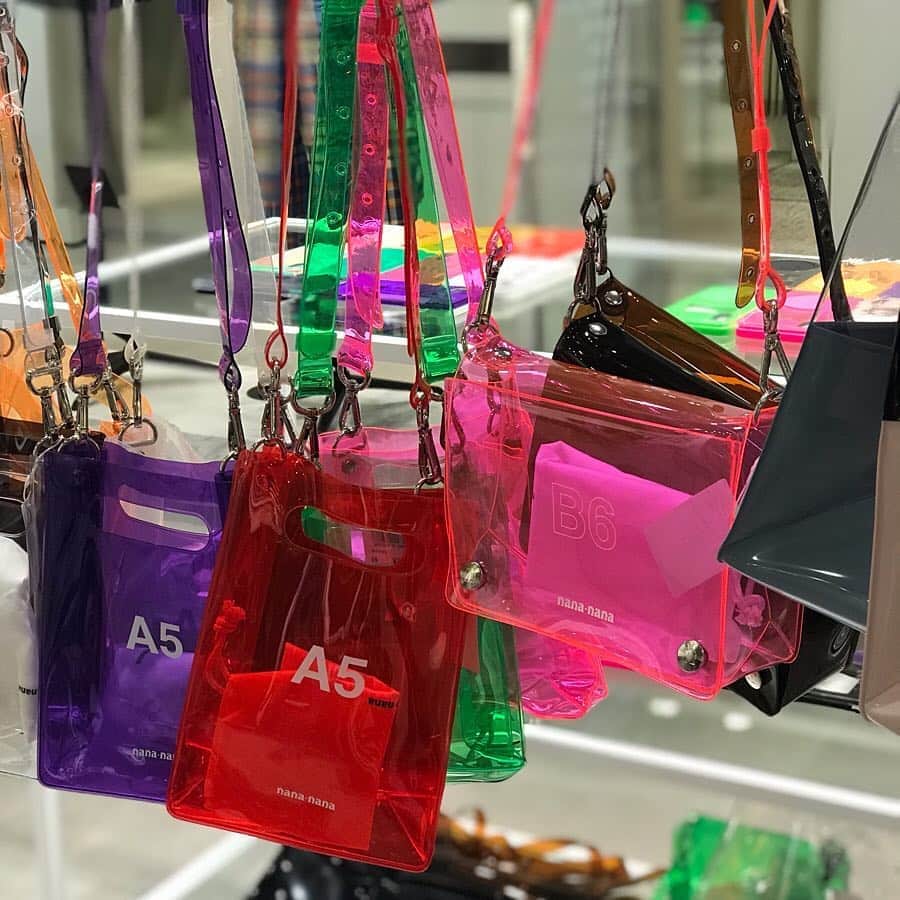 HANKYU.MODEさんのインスタグラム写真 - (HANKYU.MODEInstagram)「nana-nana NEW ARRIVAL At 3F『D-LAB』 #Hankyu #HANKYUMODE #umedahankyu #阪急うめだ本店 #うめだ阪急 #阪急百貨店 #osaka #umeda #mode #dlab #nananana #ナナナナ #bag #バッグ #pvc #スマホケース」5月6日 19時00分 - hankyumode