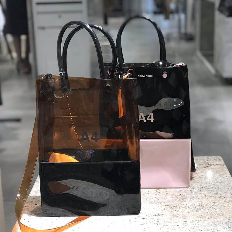 HANKYU.MODEさんのインスタグラム写真 - (HANKYU.MODEInstagram)「nana-nana NEW ARRIVAL At 3F『D-LAB』 #Hankyu #HANKYUMODE #umedahankyu #阪急うめだ本店 #うめだ阪急 #阪急百貨店 #osaka #umeda #mode #dlab #nananana #ナナナナ #bag #バッグ #pvc #スマホケース」5月6日 19時00分 - hankyumode