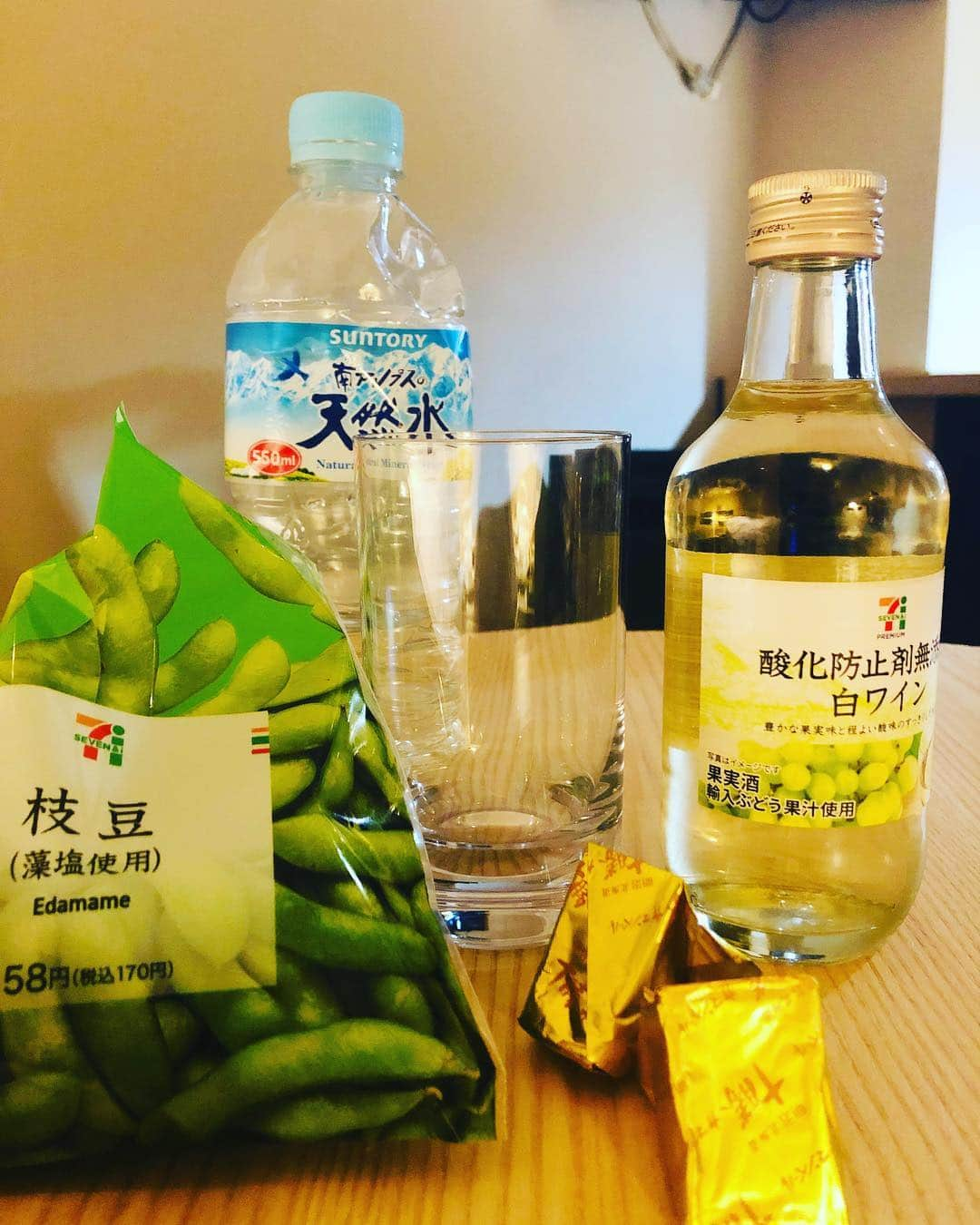 原日出子さんのインスタグラム写真 - (原日出子Instagram)「またまたホテル暮らしでございます(^^;; 楽しむしかありませんw #お仕事お仕事 #ホテル暮らし #晩酌」5月6日 19時01分 - hara_hideko