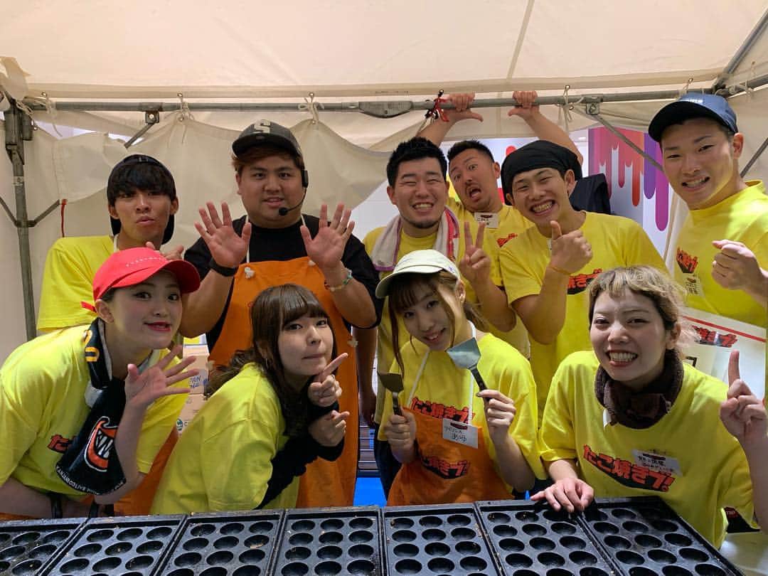 池田真一のインスタグラム：「たこ焼きブ 完売致しました！ 本当に皆さんありがとうございました！  部長の西村くんとらぶおじさん不在😭」