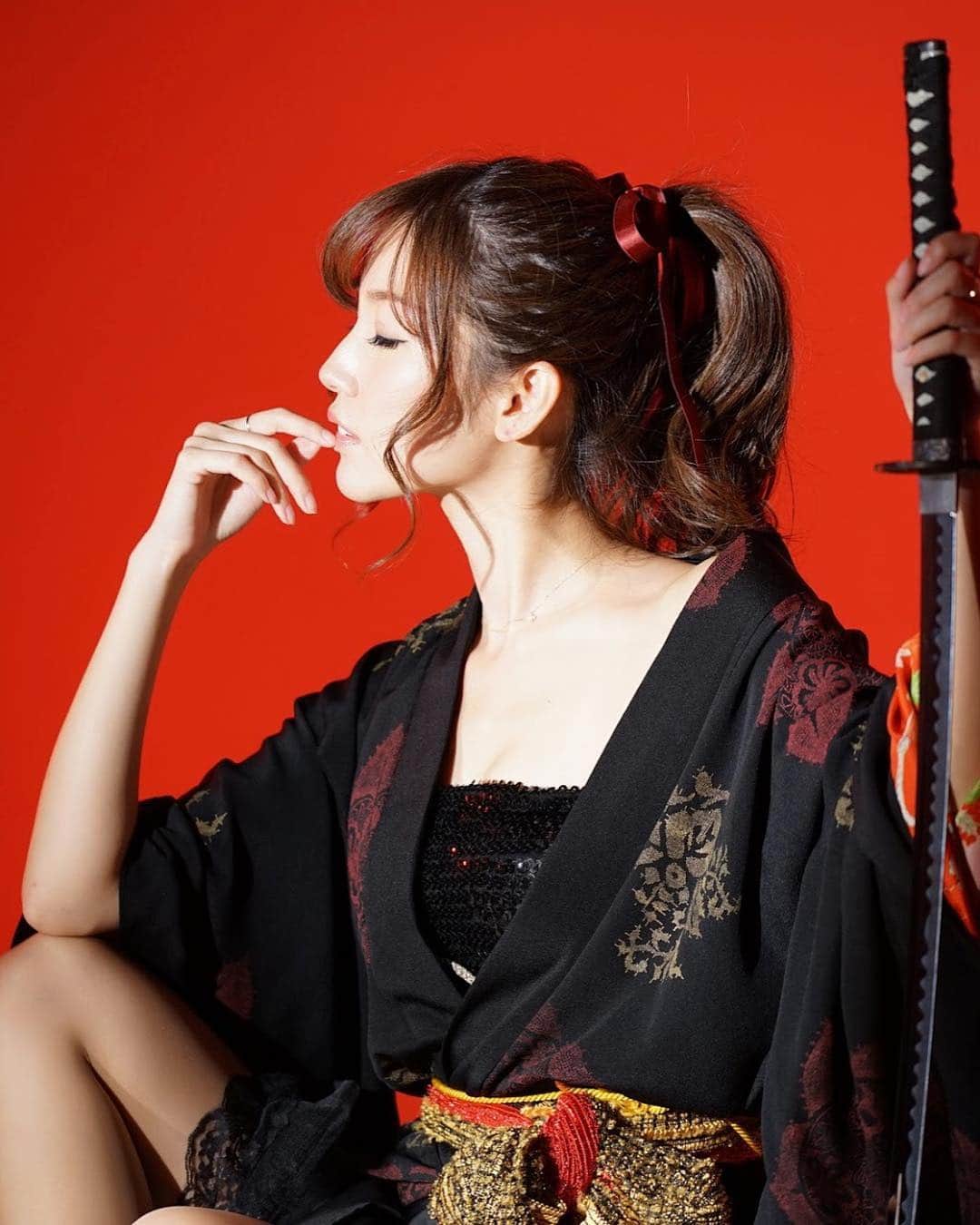美波千夏さんのインスタグラム写真 - (美波千夏Instagram)「キングダム大人買いすることを決意した夜。なう。 ワンピースとNANA全巻持ってるんだけど、キングダム仲間入りしたら本棚足りるか心配… . . . #キングダム #着物 #kimono #JAPAN #japanesegirl #asiangirls #yukata」5月6日 19時20分 - chinatsu_minami