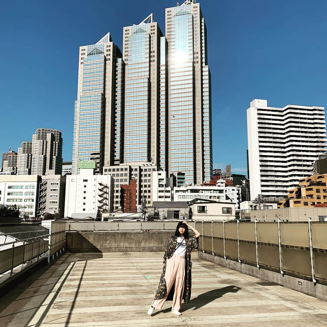 小谷実由さんのインスタグラム写真 - (小谷実由Instagram)「🌬☁️☀️☁️🌬 . 🧥🌼 @topshop 👚📸 used 👖🍑 @tarohoriuchi 👟🌝 @moonstar_jp  #おみゆ箪笥」5月6日 19時35分 - omiyuno