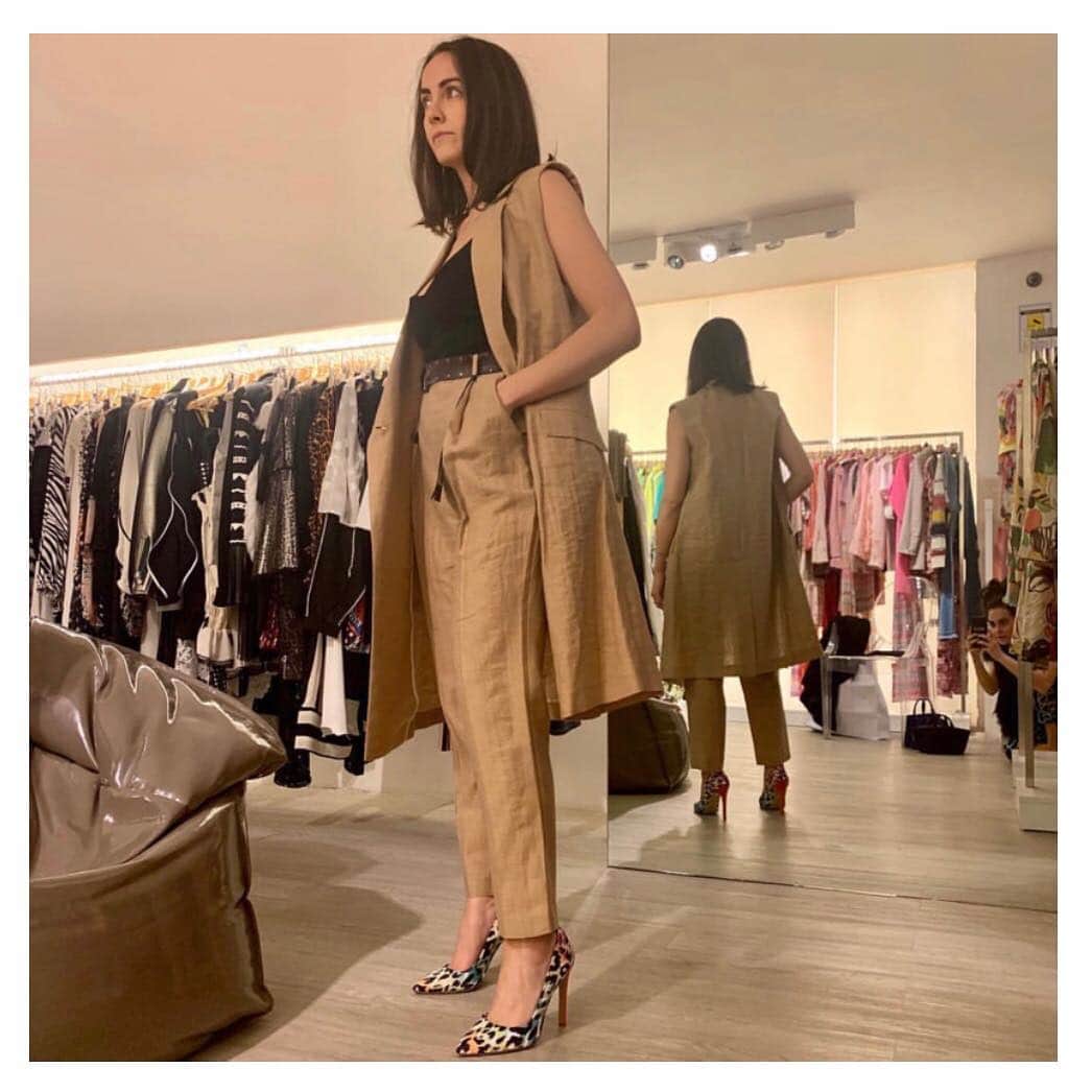 のインスタグラム：「#islo #isloisabellalorusso #isloshoes #shoes #decollete #pumps #raso #maculato #animalier #suede #orange #heels #tacchi #tacchialti #highheels #shop #rivenditore #fashionshowroom #studiocarducci19 #bologna #outfitoftheday #carduccisgirls #beautifullgirls #fashion #style #glam #maibanale #madeinitaly #nader #staytuned」