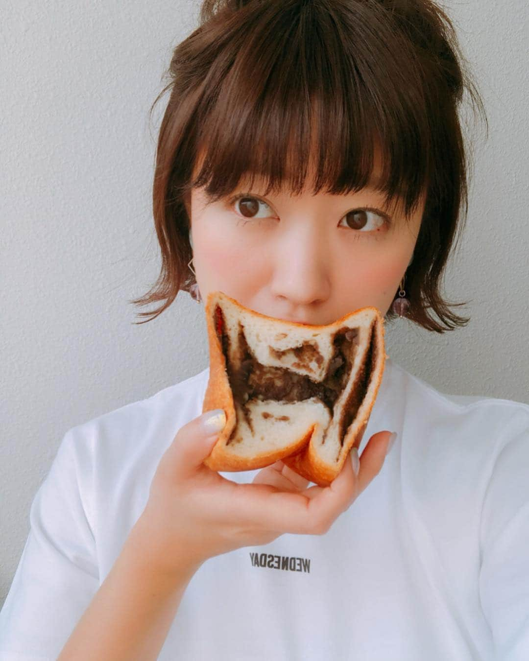 渡辺梨夏子さんのインスタグラム写真 - (渡辺梨夏子Instagram)「連休も終わりが見えてきた！  いろんな人に会えて、話せて 楽しい１１連休でした〜 皆さんもゆっくりできましたか？  #GW最終日 #ヘアメンテ& #パン欲を満たした  #だれか週末のパン祭り行こ #残りのおやすみは #半身浴と #YouTubeで完成です〜」5月6日 19時50分 - riiiico462