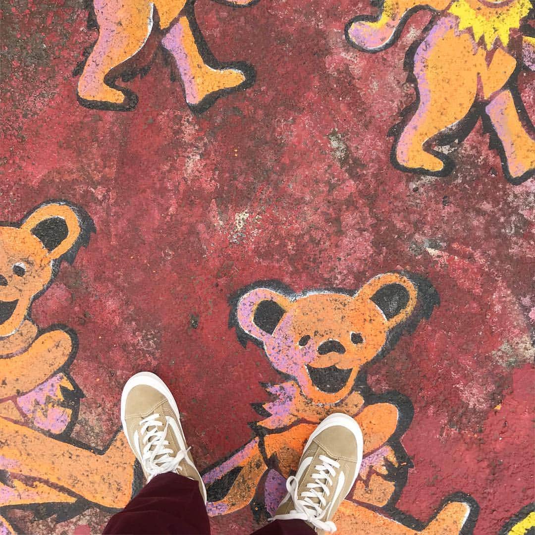のインスタグラム：「🐻🐻🐻 #fussa #tokyo #trip #travel #happy #japan #americanhouse #福生 #ベースサイドストリート #あや旅成長日記 ・ ・ ・ 道がいちいちかわいい🤤💭 （踏んでごめんね 笑）」