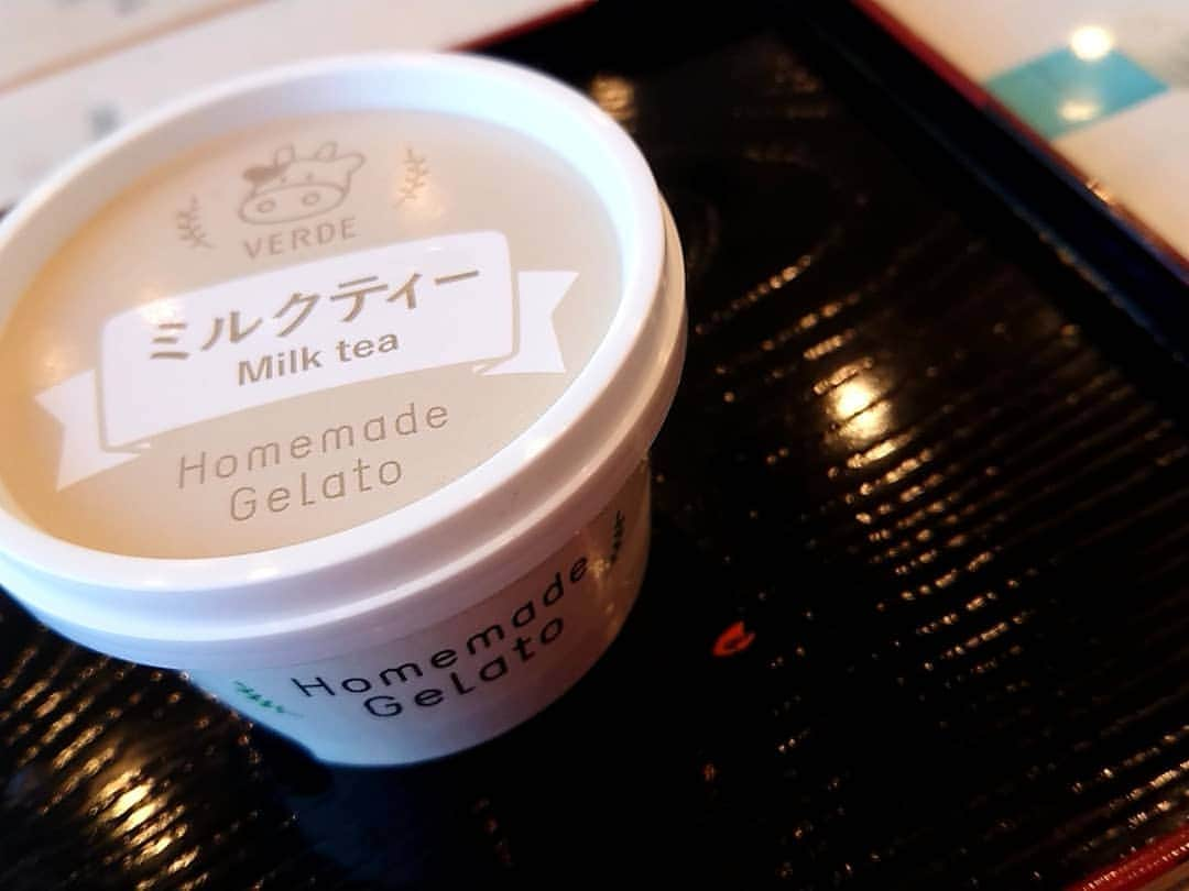 桜花さんのインスタグラム写真 - (桜花Instagram)「(アイス)を食べて気(合っす)！ アイスだけに🍀  数馬の湯で食べた ミルクティーアイスが最高に美味しかったです＼(^^)／🌼✨ 濃厚なミルクティーで、濃いのに後味はさっぱり！✨ 少しシャリっとした、口どけのよいアイスが山登りの後の温泉上がりに 最高にマッチしていました🍀  これはかなりオススメです🍀  #アイス  #ミルクティー #ミルクティ  #icecream #mountain  #mountains #mountaingirl  #milktea #milkteaice  #山登り  #温泉  #数馬の湯 #山  #山歩き  #登山」5月6日 19時56分 - mountainohka