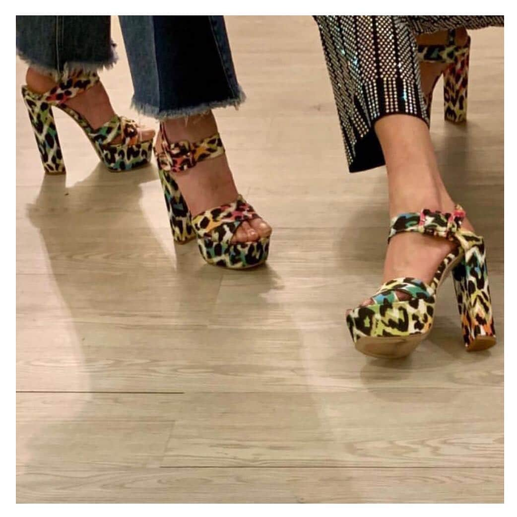 イズロさんのインスタグラム写真 - (イズロInstagram)「#islo #isloisabellalorusso #isloshoes #shoes #sandals #sandali #plateau #platformshoes #maculato #animalier #shop #fashionshowroom #rivenditore #studiocarducci19 #bologna #shopping #carduccisgirls #fashion #style #glam #maibanale #madeinitaly shoponline #shoppingonline #rika #staytuned」5月6日 19時56分 - islo_isabellalorusso