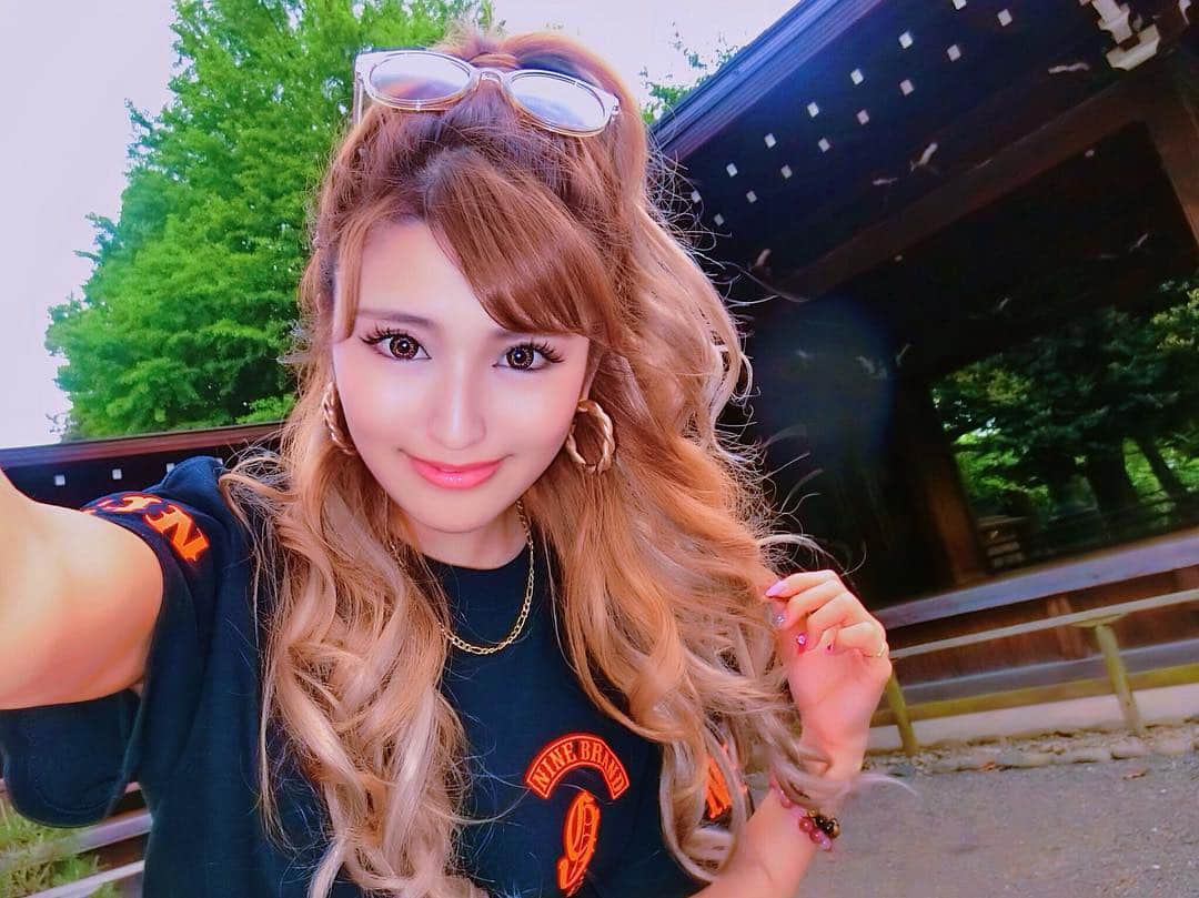 鈴木まりなのインスタグラム：「靖国神社🇯🇵 @ninebrand.nffn   #靖国神社 #靖国神社参拝 #dj #girlsdj #femaledj #asiandj #Japanesedj #djlife #djingismylife #djinglife #djlifestyle」