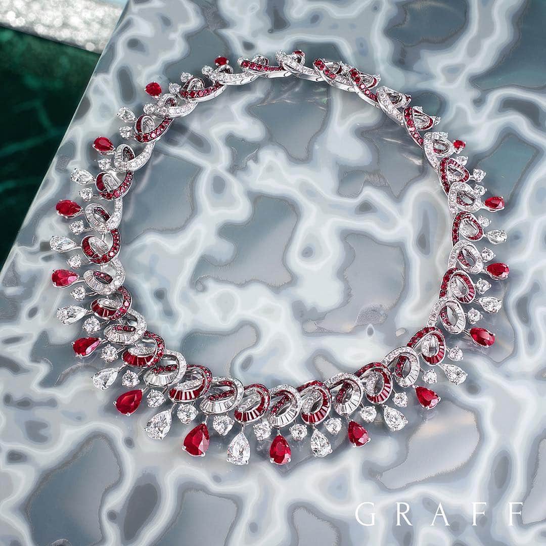 Graffさんのインスタグラム写真 - (GraffInstagram)「Step inside the intimate VIP Salon in our new Paris flagship store on Rue Saint-Honoré to explore our finest diamond and coloured gemstone jewels. #highjewelry #graffdiamonds. . Inspired by Twombly necklace, rubies, 50cts, diamonds, 46cts」5月6日 20時04分 - graff