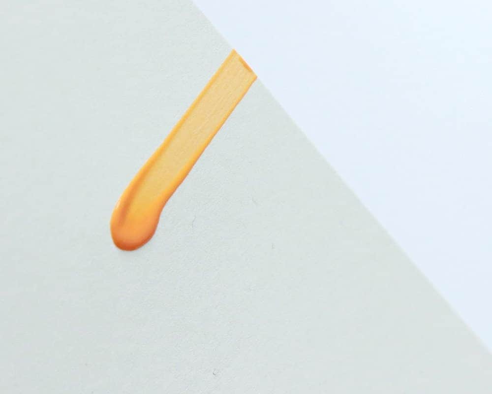 常岡珠希さんのインスタグラム写真 - (常岡珠希Instagram)「オレンジ好きな方は要チェック！Diorのリップティント限定色！  先日、Diorのサマーコレクションが発売されました！私はアイシャドウとリップを購入。その購入したリップが、まさにオレンジ好きな方にピッタリなんです。  #Dior ディオールアディクトリップティント 311 3,700円+税  ティントって、黄み系カラーを選んでもどうしても時間経過とともに青みがでてきてしまったり、色変化で綺麗な黄みが失われてしまうものが多いんです。塗った直後は良くとも、少し経過して色浮きしてしまうお悩みをお持ちの方も多いかと思います。  なので、ここまで黄みがしっかりあるものだと、色変化をした時も比較的安心。実際、ディオールアディクトリップティント 311も塗った瞬間や、アプリケーターのみでみると黄色いのですが、数分経過すると少し赤みがでてきて綺麗なオレンジカラーになります。この色がとても可愛い、そしてオレンジ好きな方にはとてもおすすめのカラーかなと思います。  ただ1つ。ディオールアディクトリップティントは少し塗るのが難しいんですよね。 色持ちをしっかりさせたい時には唇表面の油分を拭き取り、素早く塗り広げて上下の唇を擦り合わせて馴染ませたりもせずに乾くまで数分待ちます。少しムラができていたら、ちょこっとプラスして塗るとよし。そして、これで完了！  ただ、発売されたばかりの頃に351のカラーを使っていて乾燥しやすいなと思っていたので、できれば塗る前に保湿、上からグロスを重ねたい。しかしそうすると、色持ち力も少し低下してしまします。 多少色持ち力が低下するよりも乾燥するの方が嫌なので、私は塗る前にリップソークを塗り少し乾かしてからリップティントを塗り、上からグロスを重ねています。  今回は、同じくDiorのディオールアディクトリップマキシマイザー004を重ねました。マキシマイザー004単体だとそこまでしっかり色はのりませんが、重ねると丁度いい具合に。  塗り方さえコツを掴めば、綺麗なカラー、色持ちよしリップなのでとても使い勝手がいいアイテムです！特に、オレンジカラーがとっても可愛いので、黄み系カラーが好き、得意だという方はぜひチェックしてみてください！また、311のカラーは限定なのでお早めに！  ブログにも詳しくUPしました！  #コスメ #化粧品 #ディオール #ディオールコスメ #ディオールアディクトリップティント #ディオールアディクトリップティント311 #アディクトリップティント #アディクトリップティント311 #マキシマイザー004 #ディオールアディクトリップマキシマイザー #ディオールアディクトリップマキシマイザー004 #オレンジ #ナチュラルデューン #リップ #ティント #ティントリップ #グロス#夏コスメ #サマーコレクション #オレンジリップ  #デパコス #セルフ美容 #美容 #美意識 #美活」5月6日 20時10分 - tamaki.tsuneoka