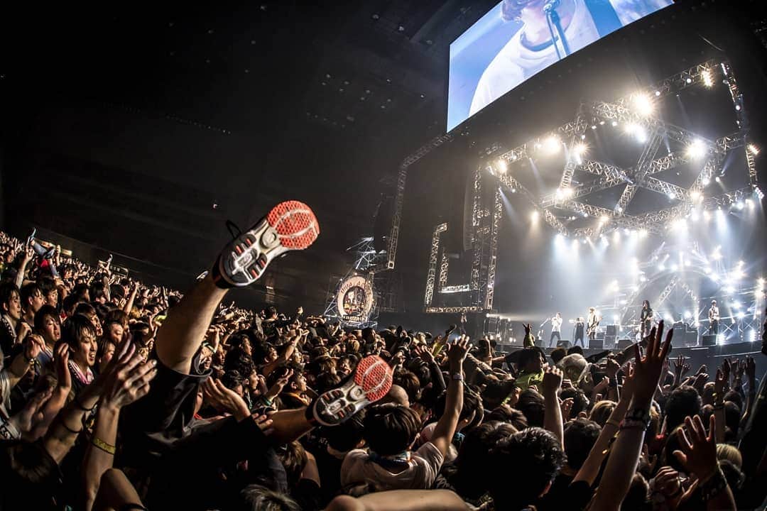 のインスタグラム：「5/6(月･振休) さいたまスーパーアリーナ "VIVA LA ROCK 2019" photo by @hayachinphoto」