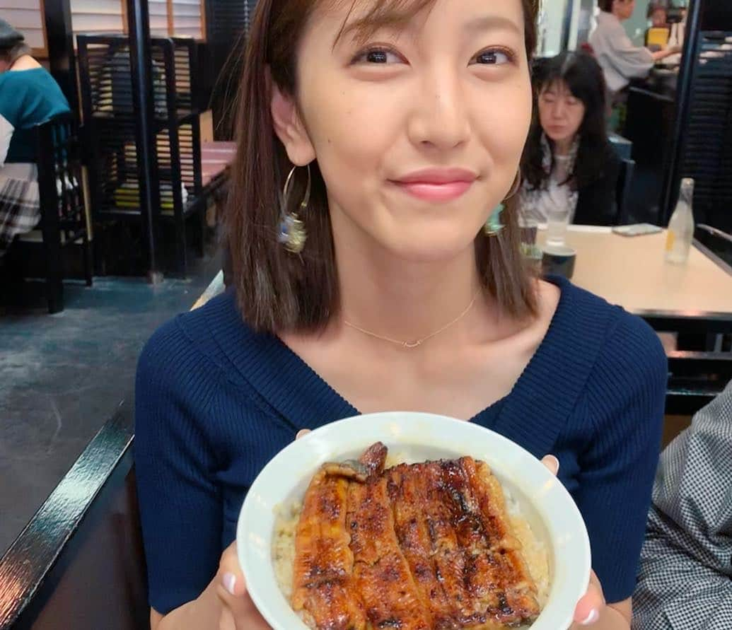 小澤陽子さんのインスタグラム写真 - (小澤陽子Instagram)「𝒊𝒏 𝒑𝒓𝒊𝒗𝒂𝒕𝒆❁  端午の節句🎏 ということで、昨日の仕事の後は実家に帰り、 今日のお休みも、家族で鰻にゴルフと⛳️ 地元横浜でまったり過ごしました🥰  注目は、 おじいちゃまの『ダブル眼鏡🤓』. . #GW最終日 は私もお休み #鰻はボリューミーなのに祖父完食 #祖父からのゴルフ指導⛳️ #おじいちゃまのダブル眼鏡 は#通常運転 #おばあちゃまが必ず #こどもの日 には買ってくれていた #柏餅 と #おじいちゃまの #お気に入りのお酒と #リクエストのお刺身を持って。 #まぐろは私の離乳食 #かんぱーい🥰🍶」5月6日 20時31分 - yoko.ozawa729