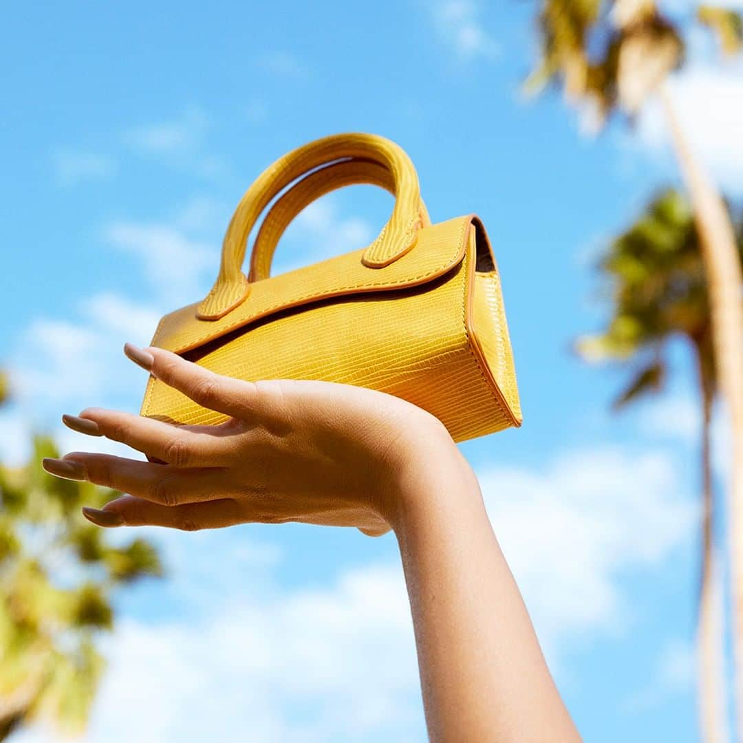 ASOSさんのインスタグラム写真 - (ASOSInstagram)「Only pack the essentials ✨ 🔎 ASOS DESIGN micro bag 🗣 Image description: a yellow mini bag being held in the palm of a hand」5月6日 20時33分 - asos