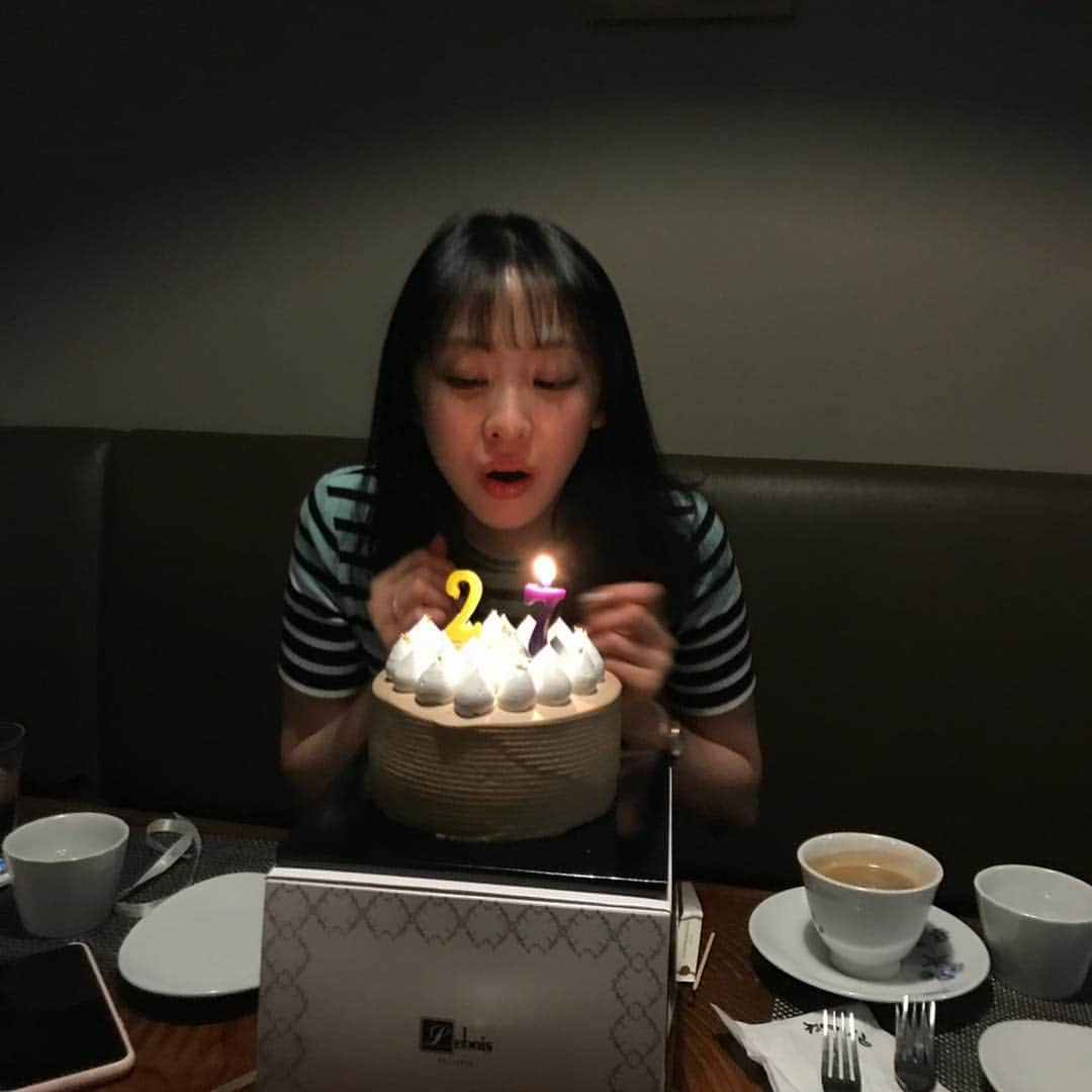 ダソム さんのインスタグラム写真 - (ダソム Instagram)「I just got turned 27 🥺.. Thanks for all the birthday wishes for me 💚」5月6日 20時33分 - som0506