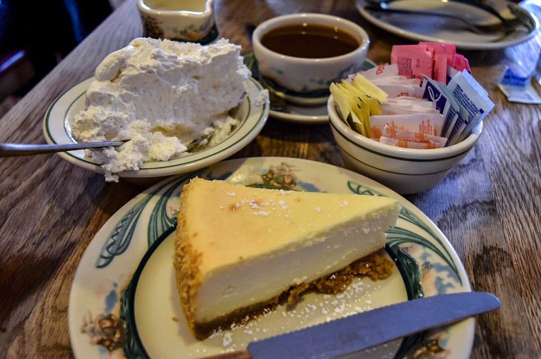 マリークレアさんのインスタグラム写真 - (マリークレアInstagram)「This NY cheese cake and cream ♡♡♡ Awesome🧀 世界一のニューヨークチーズケーキ。 * * #peterluger」5月6日 20時39分 - marie1227claire