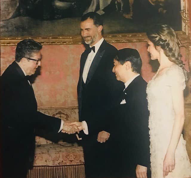 のインスタグラム：「Queremos hacer una especial mención al nuevo emperador de Japón Naruhito. Felicitaciones por su nueva etapa imperial #Reiwa 🇯🇵#JoaquinBerao #joaquinberaojp_official #JoaquinBeraoJapon #japon #japoneses #japonesas #japan #japanesefashion #japanjewelry #jewelry #jewelryaddict #jewelrydesign #jewelrylovers」