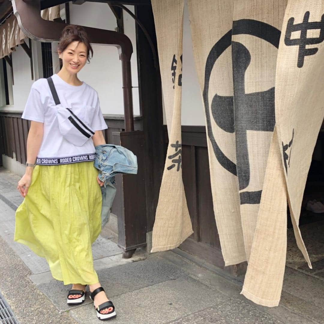 梅本理恵さんのインスタグラム写真 - (梅本理恵Instagram)「京都♡  目的持たずに、ゆったりお散歩。 GW最終日、良き☺︎☺︎♡ ・ ・ すでに紫外線が強めです。 ☺︎5枚目の写真☺︎ 紫外線対策のお出かけスタイル（基本）です☺︎笑 ・ ・ ・ ・ #京都 #Kyoto#さよなら京都 #大好きな街 #また来ます #抹茶 #宇治抹茶 #おうじちゃま #会ったことある #中村藤吉本店 #紫外線対策 #美魔女#美魔女コンテスト #美魔女ファイナリスト #はんなり美魔女#梅本理恵#アラフィフ#アラフォー#美容#美活#アンチエイジング#team美魔女9期生 ♡」5月6日 20時41分 - rie___12ki