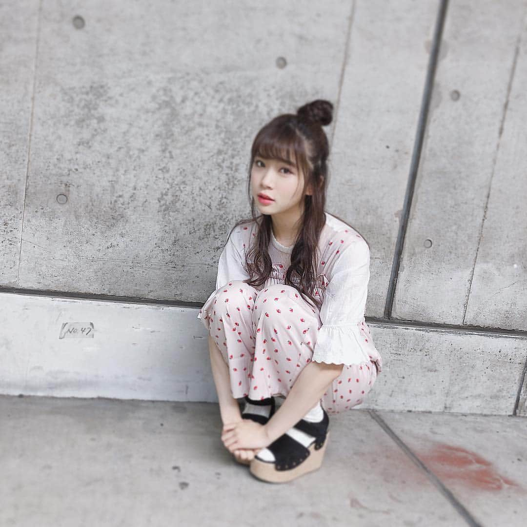 奈良未遥さんのインスタグラム写真 - (奈良未遥Instagram)「今日のお洋服…🍓 たくさ~んのいちご  #握手会 #NGT48  #奈良未遥  #niceclaup  #🤝 GW last握手会ありがとうございました！🍓」5月6日 20時45分 - mihapiyo._.48