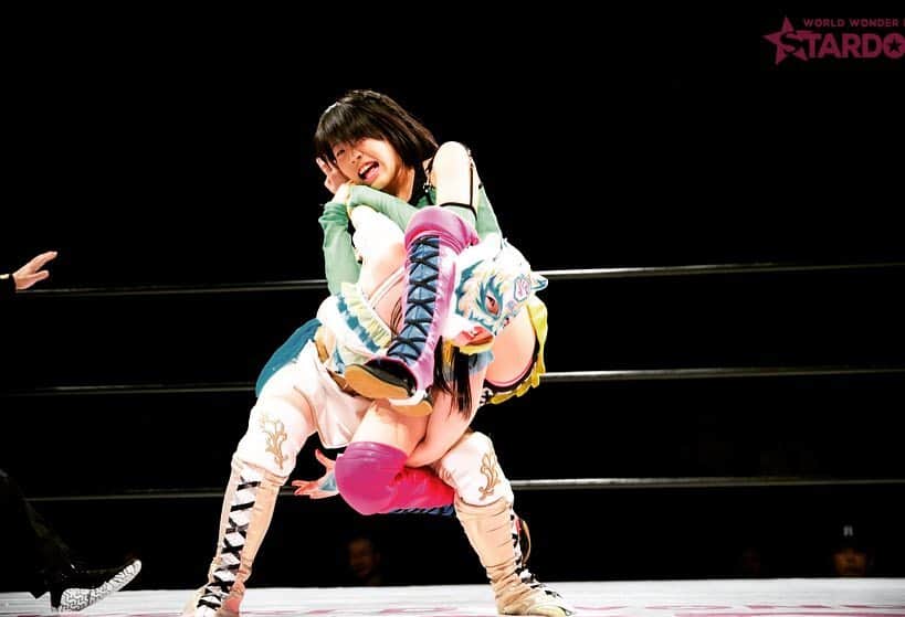 スターライト・キッドさんのインスタグラム写真 - (スターライト・キッドInstagram)「2019.5.6 in Shinkiba  TCS Produce🔫 vs Ruaka&Rina vsLeo Onozaki&Hina vs Hanan&Saya Iida Team Arisa Hoshiki  ガントレットマッチ…皆の私への集中攻撃がひどい笑 1試合目なんて最初から最後まで出てました… でも勝ち残って優勝？したぞー👊 じゃんけんトーナメントではミニーちゃんになったよ💓  #スターダム #スターライトキッド #コスプレ #ミニー #じゃんけんトーナメント」5月6日 20時46分 - stardom_starlightkid