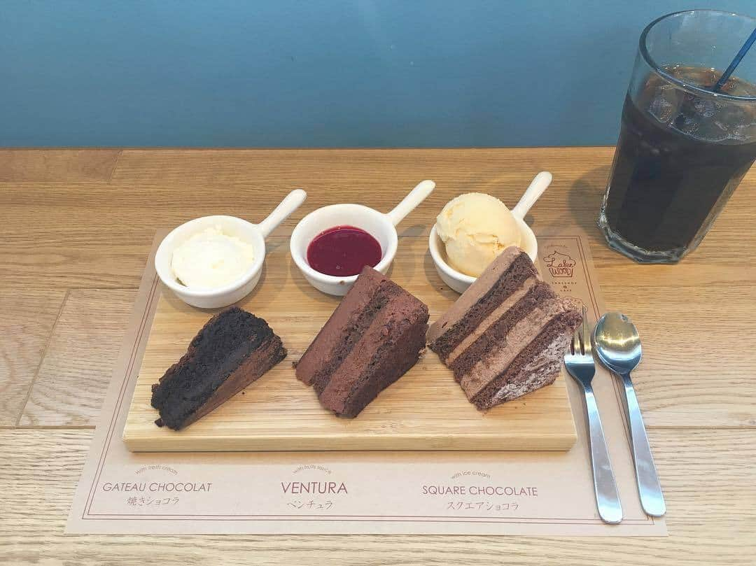 RiLiさんのインスタグラム写真 - (RiLiInstagram)「. 名古屋にある「Cafe Wonder」🍰 3種類のチョコケーキの食べ比べができるんだとか？🍫💕 一度にこんなに味わえちゃうなんて贅沢だねっ☺💭 . . 写真は @120214mex_2  さん💕 ． . ❣ ❣ ❣ ❣ ❣ アプリやSNSで掲載させていただくお写真募集中😘📸 かわいいコーデやアイテム、注目スポットなどが撮れたら、#rili_tokyo  を付けて投稿❗ . #rili #名古屋 #名古屋カフェ #CafeWonder #カフェワンダー #チョコレートケーキ #ケーキ #スイーツ #食べ比べ#お洒落さんと繋がりたい #おしゃれさんと繋がりたい」5月6日 21時01分 - rili.tokyo