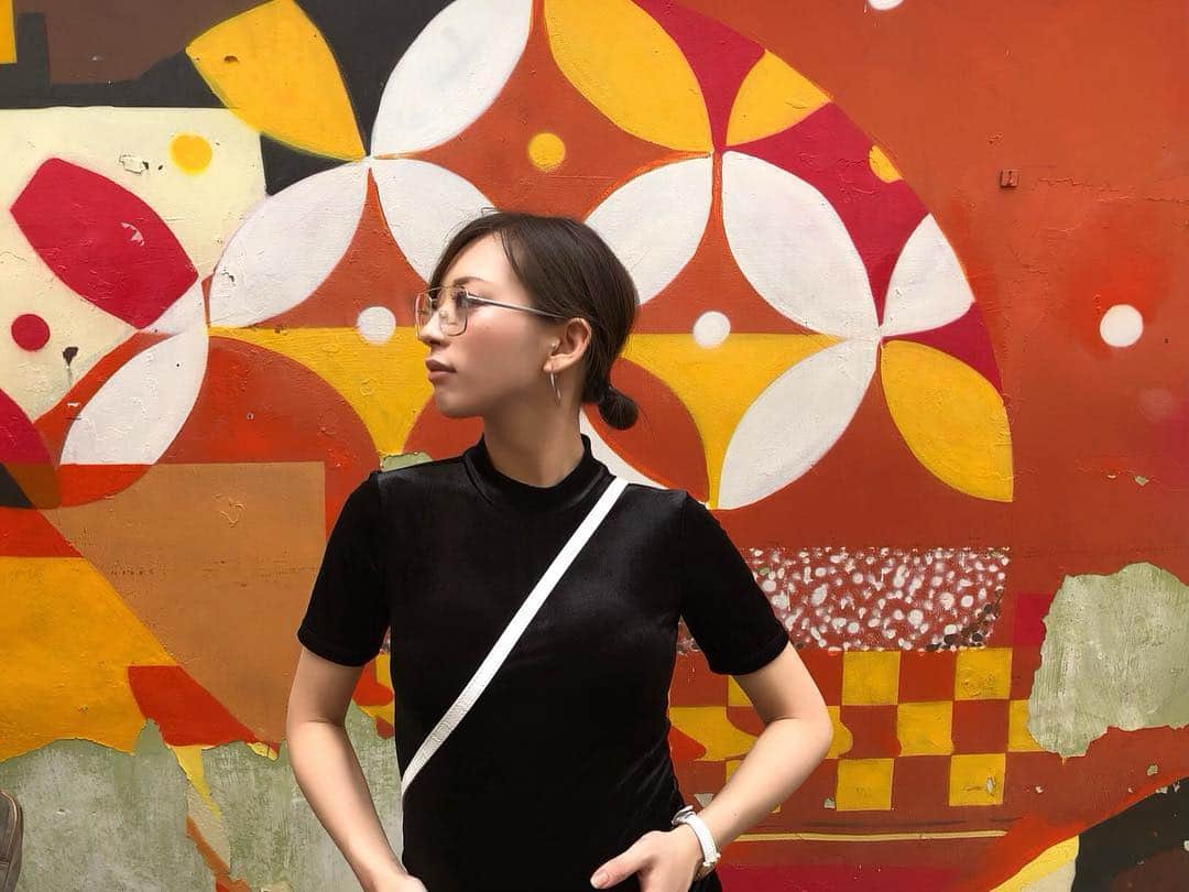 木下春奈さんのインスタグラム写真 - (木下春奈Instagram)「🍊🧡🍊haji lane. 少し歩けば壁には色々なアートが描かれててかわいかった🧡 ・ 長いゴールデンウィークが終わってしまいましたねぇ☹️ #singapore#シンガポール#🇸🇬」5月6日 20時54分 - haruna_kinoshita
