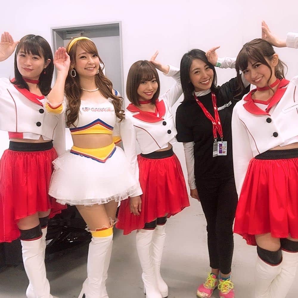 安藤麻貴さんのインスタグラム写真 - (安藤麻貴Instagram)「クレインズ♡  2019富士スピードウェイ イメージガール『CRANES』 可愛い後輩ちゃんたちに会えました♡ 仲良しのみーちゃすがクレインズになってくれて嬉しい‪♡ 写真撮ってたら、こうちゃんも来てくれたー‪(❁´ω`❁)‬ こうちゃんと２人でクレインズポーズめっちゃしっくりくる！  まきにゃんは2014〜15にクレインズでした！ あの２年間があったから今があると言えるくらい、クレインズは勉強になるし、いろんなことに挑戦させてもらえるし、今思うとなかり職権乱用な(笑)特権もたくさんでした！ 今年の子たちは３人とも新人ちゃんだから大変だと思うけど、いろんなことを乗り越えて富士スピードウェイやレースのPR頑張ってね♡  #富士スピードウェイ #クレインズ #CRANES #supergt #サーキットクイーン #レースクイーン #circuit #racequeen」5月6日 20時54分 - maki_nyan_3