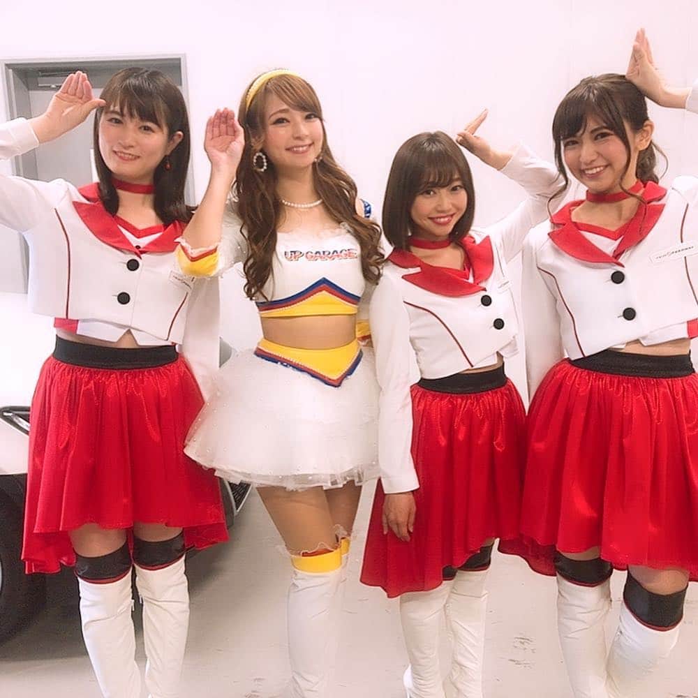 安藤麻貴さんのインスタグラム写真 - (安藤麻貴Instagram)「クレインズ♡  2019富士スピードウェイ イメージガール『CRANES』 可愛い後輩ちゃんたちに会えました♡ 仲良しのみーちゃすがクレインズになってくれて嬉しい‪♡ 写真撮ってたら、こうちゃんも来てくれたー‪(❁´ω`❁)‬ こうちゃんと２人でクレインズポーズめっちゃしっくりくる！  まきにゃんは2014〜15にクレインズでした！ あの２年間があったから今があると言えるくらい、クレインズは勉強になるし、いろんなことに挑戦させてもらえるし、今思うとなかり職権乱用な(笑)特権もたくさんでした！ 今年の子たちは３人とも新人ちゃんだから大変だと思うけど、いろんなことを乗り越えて富士スピードウェイやレースのPR頑張ってね♡  #富士スピードウェイ #クレインズ #CRANES #supergt #サーキットクイーン #レースクイーン #circuit #racequeen」5月6日 20時54分 - maki_nyan_3