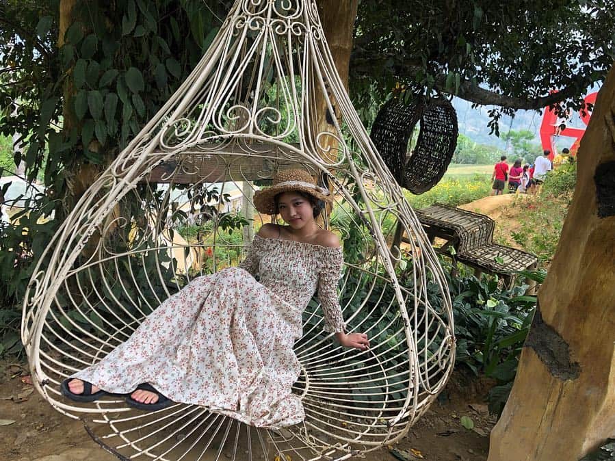 石井美音奈のインスタグラム：「沢山のお友達と出会えて 物凄く楽しいよ！  まだ見たことない世界沢山見たい！色んな国で色々な人と出会ってっ素敵だね☺️☺️ #シラオガーデン #siraogarden #留学 #philippines #セブ島 #フィリピン #AHGS #アーグス #ネスグローバル #写真 #映え #映えスポット」