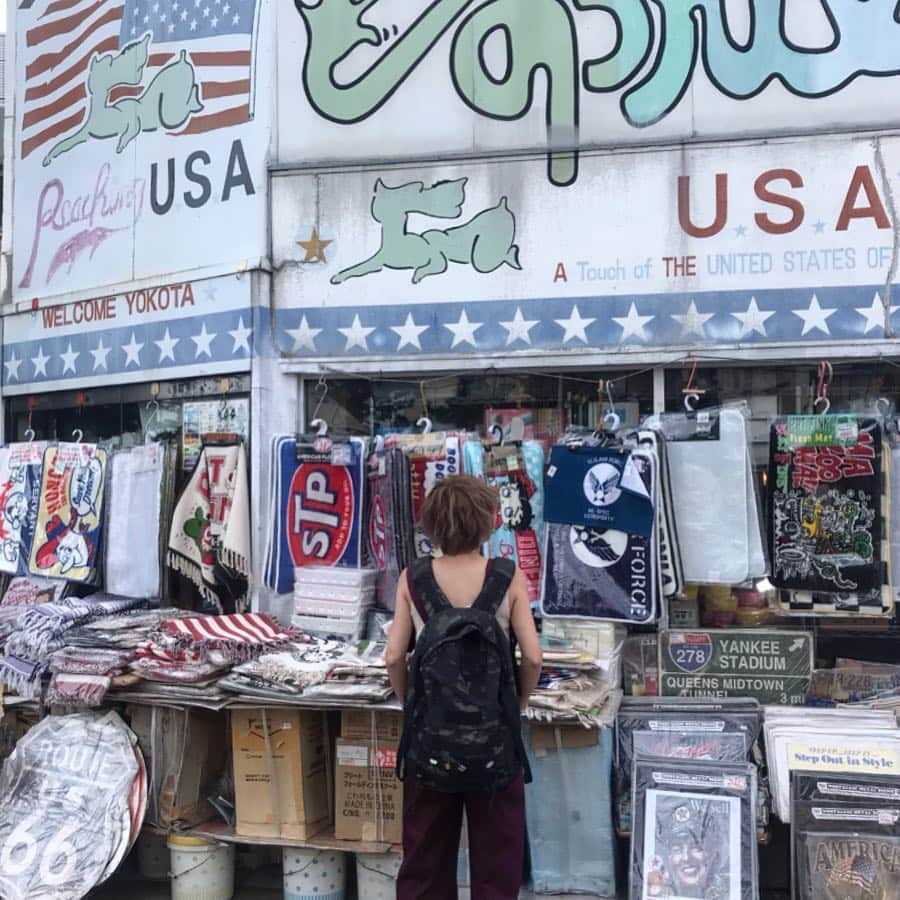 のインスタグラム：「🇺🇸🇺🇸🇺🇸 #fussa #tokyo #trip #travel #happy #japan #americanhouse #aprilflash #福生 #ベースサイドストリート #あや旅成長日記 ・ ・ ・ わたくし長谷川ベティちゃんに 目がないんですよっっ👀‼️ ほんとお店のやつ全部集めたくなっちゃう👀‼️ ・ 『April Flash』には他にも かわいい雑貨がたっくさん😍 ・ 赤ちゃん用のコップとか食器も たくさんあったし ちびすけもベティちゃん 好きになってくれたらいいな👶笑 ・ 一緒に使いたいから〜👏(´∀｀) ・ なかなかベティちゃんグッズ 置いてあるところないんだよなー😭💔」
