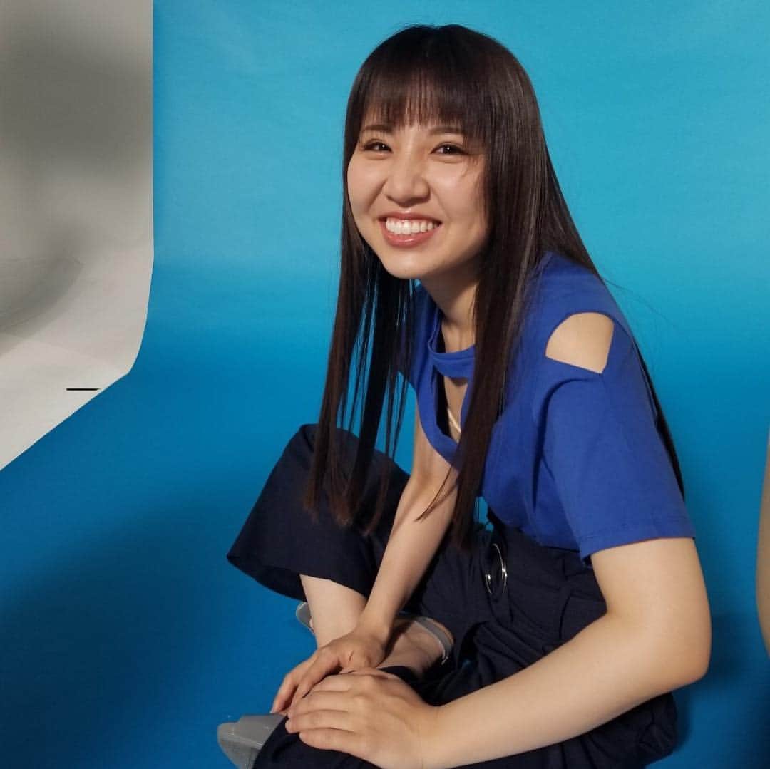 阿部真央のインスタグラム：「明日は！阿部真央ニューシングルフラゲ日です！わーわー  みんなに曲がしっかり届きますように⭐️ My new songs go on sale May 8. I hope you like them♡  #阿部真央 #abemao」