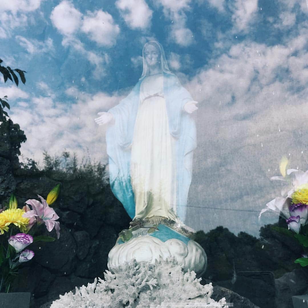 早坂香須子さんのインスタグラム写真 - (早坂香須子Instagram)「神聖な優しさに包まれました。  迫害の中でも信仰を守ってきた人々の、純粋な愛と喜びの波動に感動しました。」5月6日 21時14分 - kazukovalentine