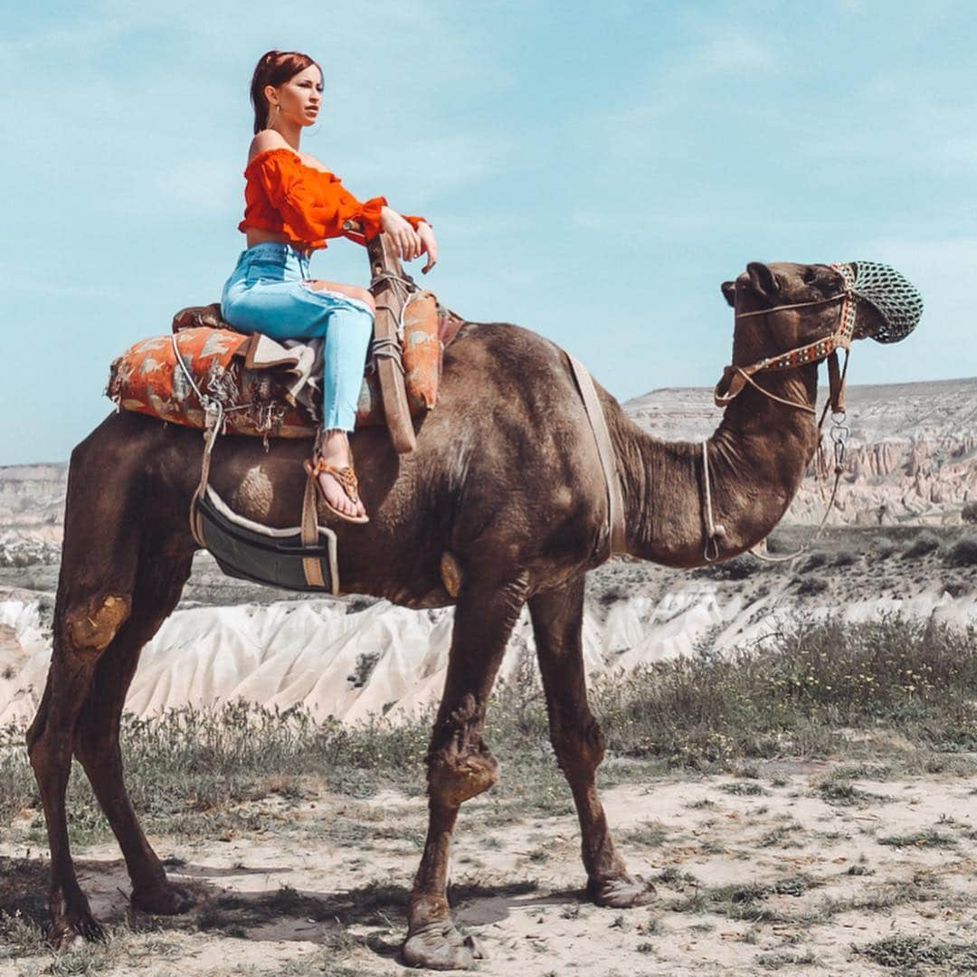 サマー・レイさんのインスタグラム写真 - (サマー・レイInstagram)「Out here bucketlistin’!! 🐫🇹🇷 —— My time in Cappadocia, Turkey was unforgettable & a big reason for that was bc of @cappadocian & @asya_cappadocia! Their private tours are a must if you ever are in this area. They really went above & beyond for us & are a lot of fun to be around. I’m already thinking about my next trip back! ❤️ Thank you!」5月6日 21時22分 - daniellemoinet