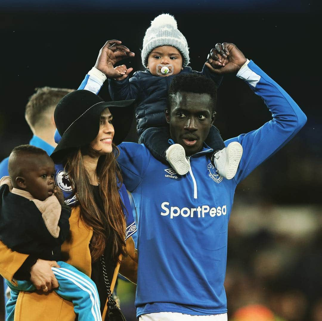 エヴァートンFCさんのインスタグラム写真 - (エヴァートンFCInstagram)「Family. 💙 • • • #everton #efc #pl #premierleague #epl #kurtzouma #cenktosun #tosunpaşa #tosun #gueye #idrissagueye #gana #zouma」5月6日 21時24分 - everton