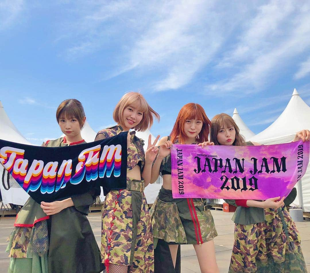 黒坂優香子さんのインスタグラム写真 - (黒坂優香子Instagram)「JAPAN JAM 2019🌈 ・ ・ 来てくれたみんな、 ありがとうー！！！！ ・ ・ 晴れたー☀️！！ ・ ・ いつも来てくれてるみんな、 ありがとう♡ 初めましてのみんな、 これからよろしくね♡ ・ ・ #サイサイ #japanjam2019」5月6日 21時37分 - yukakokurosaka0606