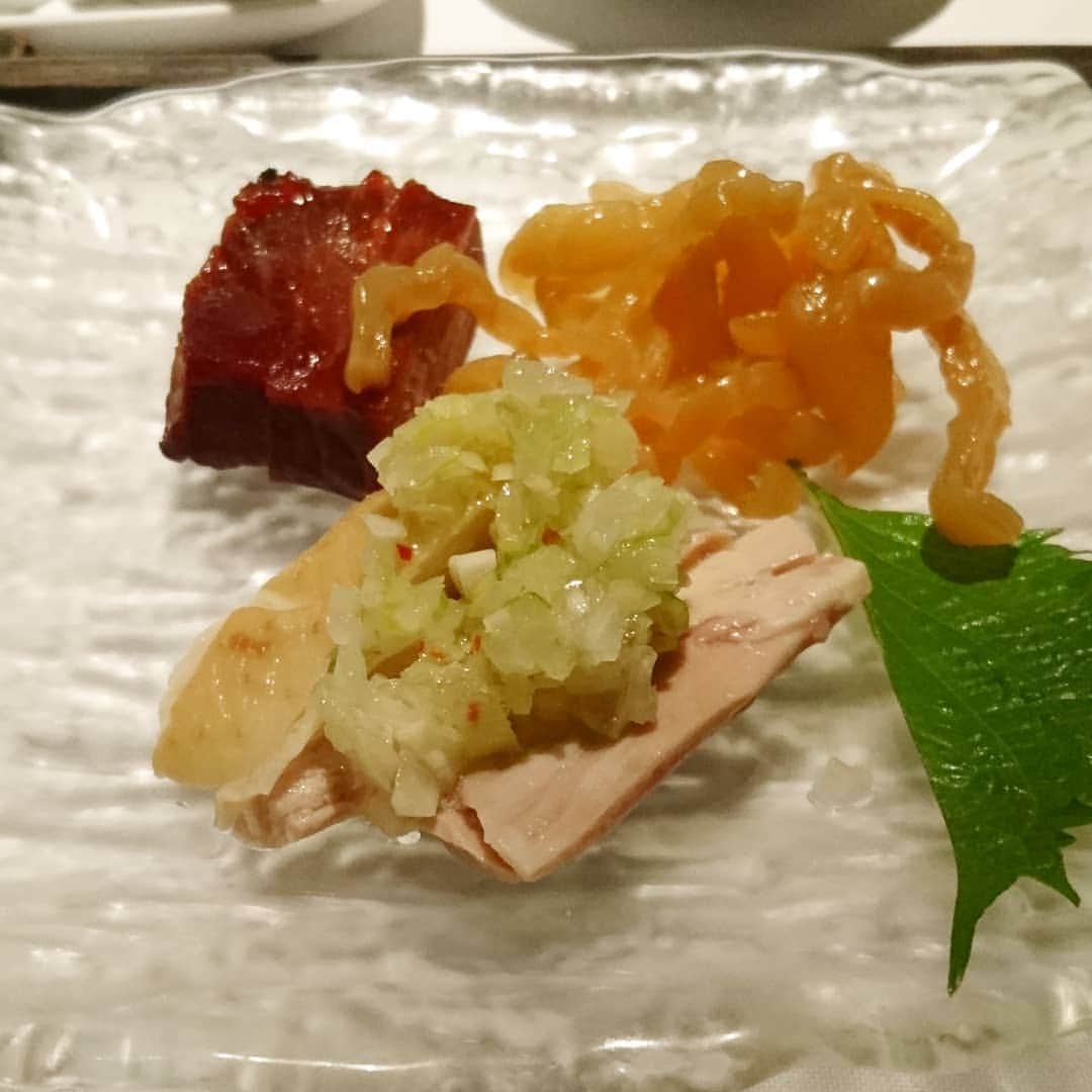 のインスタグラム：「中国飯店の前菜が旨い❗  #チャーシュー#焼豚#くらげ #蒸し鶏 #叉焼 #前菜#中国飯店」