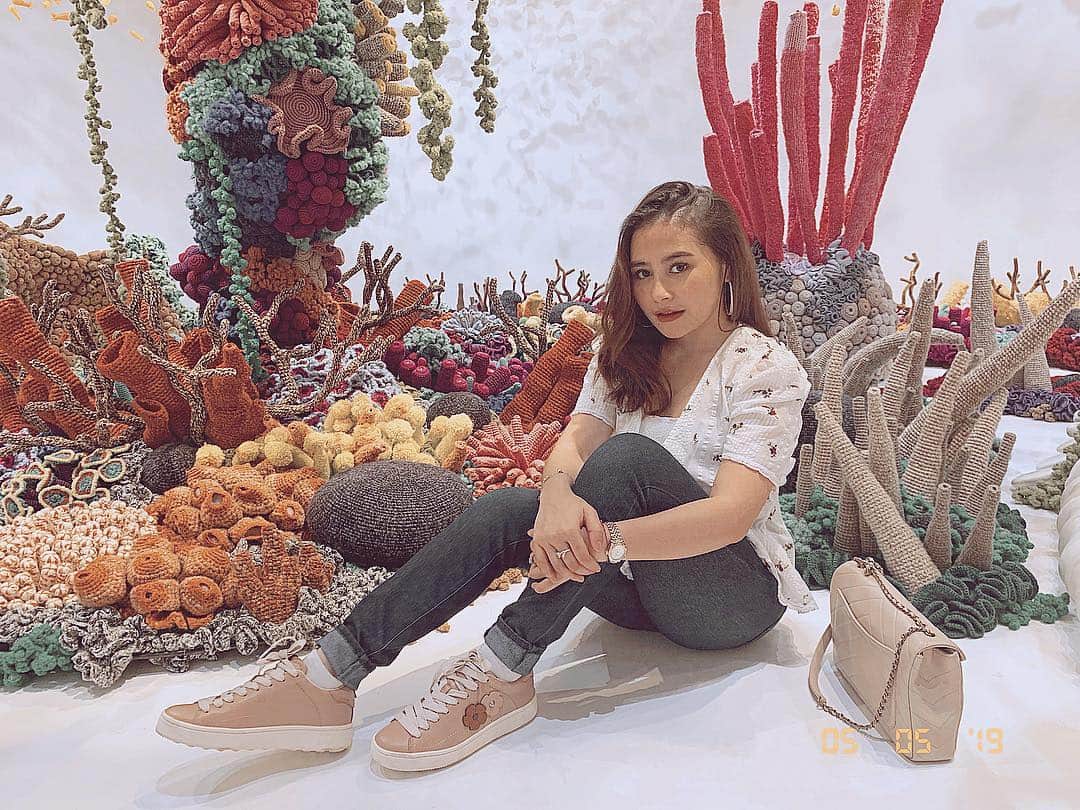 Prilly Latuconsinaさんのインスタグラム写真 - (Prilly LatuconsinaInstagram)「I've always been girlish in style. Nevertheless, picking tea roses for my sneakers is a given! How do you express yourself? #CoachCreate @Coach  #CoachNY #CoachIndonesia」5月6日 21時41分 - prillylatuconsina96