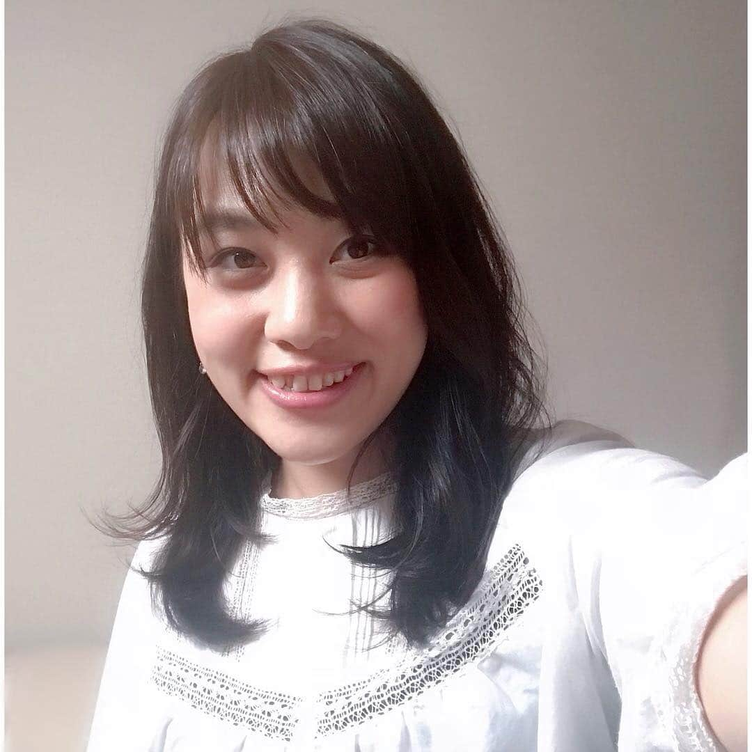 西村志野さんのインスタグラム写真 - (西村志野Instagram)「＊ 少しだけ髪を切りました💇‍♀️ ツヤツヤに生き返る、、、☺️ いつもありがとうございます♡ ＊ #美容院」5月6日 21時48分 - shinonishimura_