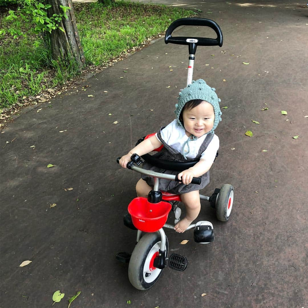 ᴋᴀɴᴀᴋöさんのインスタグラム写真 - (ᴋᴀɴᴀᴋöInstagram)「#三輪車デビュー 👶🏻🚲✨ 嬉しそうに乗ってる姿が、かわいくて かわいくて…❤️ 🤳撮りまくり笑😂💕いっぱい お散歩しようね☺️✨ * 10連休のGWも、楽しくて あっという間だったなぁ☺️💕 明日から、また頑張ろう🕊🌈✨ * #三輪車#三兄弟#双子#1歳0ヶ月#riorukaren_movies_」5月6日 21時51分 - kanakokko_34_