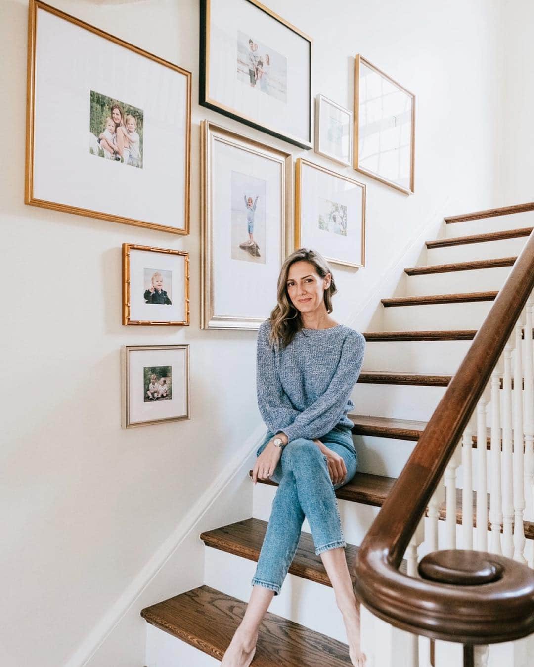 Anna Jane Wisniewskiのインスタグラム：「Well, I didn’t hang my art this weekend as planned but I’m going to try and do it today as it’s leaning against the wall in the living room, just mocking me. At least my staircase photos are hung. http://liketk.it/2BDeD #liketkit @liketoknow.it #LTKhome #framebridge #theeverygirlathome #thisoldtudor 📸 @ironandhoney」