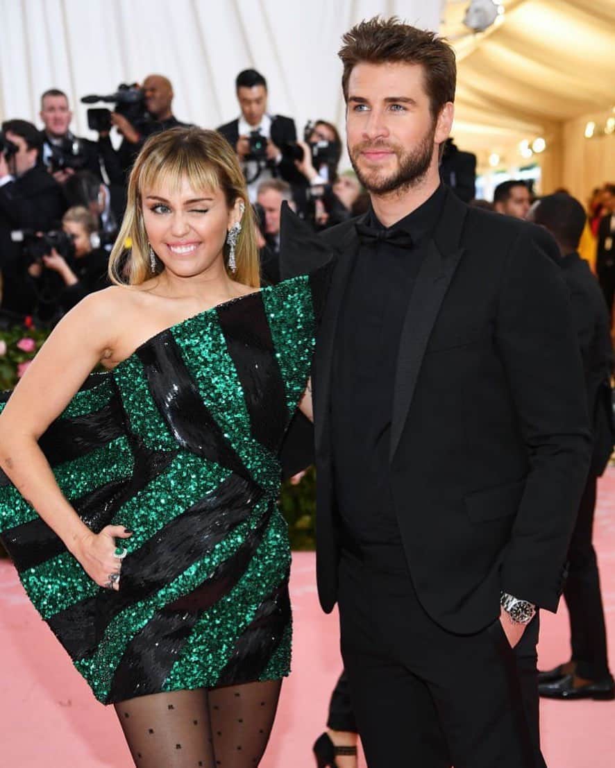 People Magazineさんのインスタグラム写真 - (People MagazineInstagram)「Miley Cyrus and Liam Hemsworth are seriously couple goals! ❤️They look amazing as they grace the Met Gala for the first time as a married couple! | 📷: Dimitrios Kambouris/Getty」5月7日 8時55分 - people