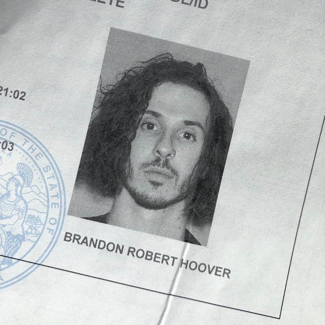 ブランドン・フーバーのインスタグラム：「Channeling my inner Charles Manson 💀 foreal though someone stole my license and I’ve been driving around illegally for a hot second. Fuck you to whoever’s using my ID to do weird shit out on the streets.」