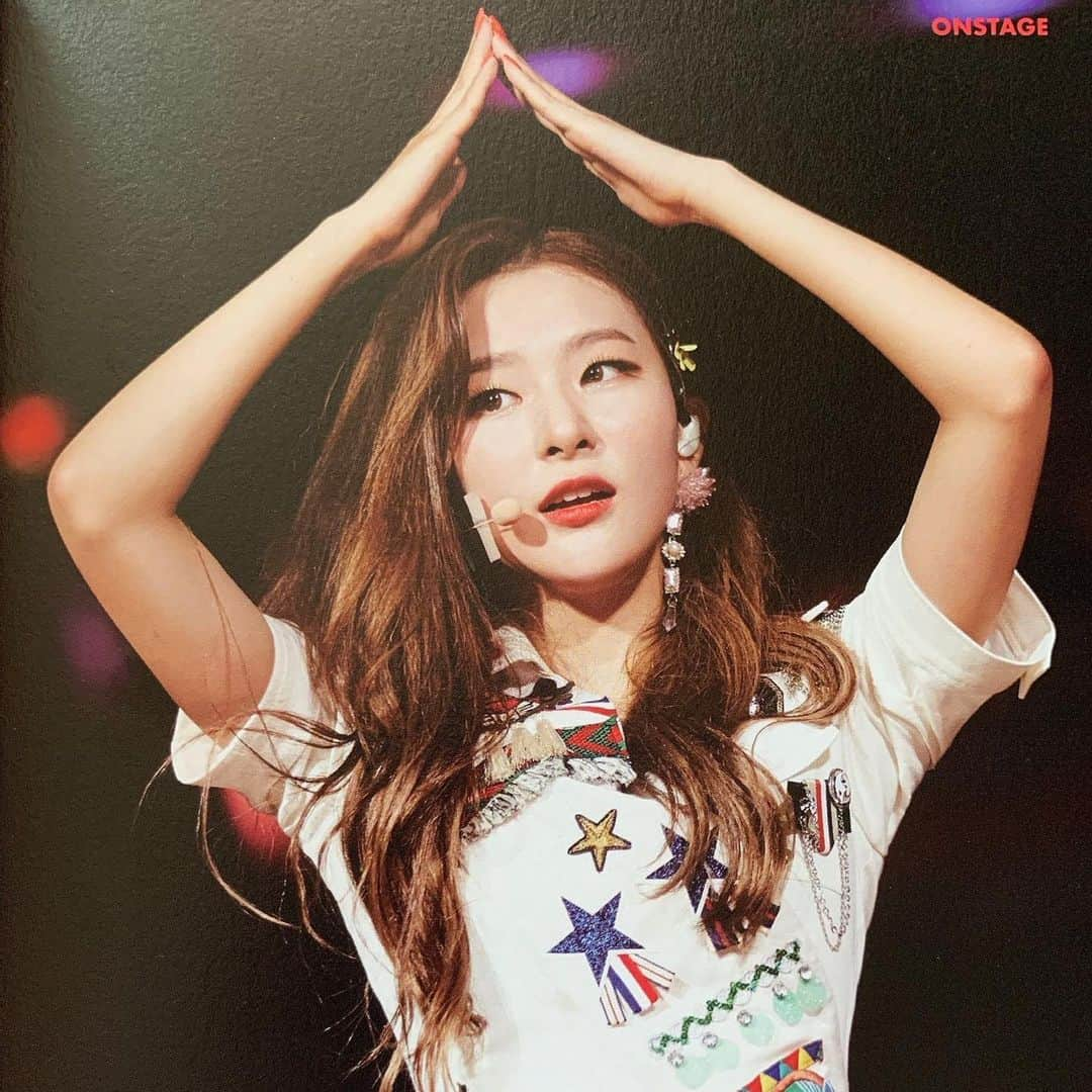 スルギさんのインスタグラム写真 - (スルギInstagram)「SEULGI - REDMARE Scanned Pics #REDVELVET #레드벨벳 #SEULGI #슬기 #🐻」5月7日 7時34分 - kristiandawal29