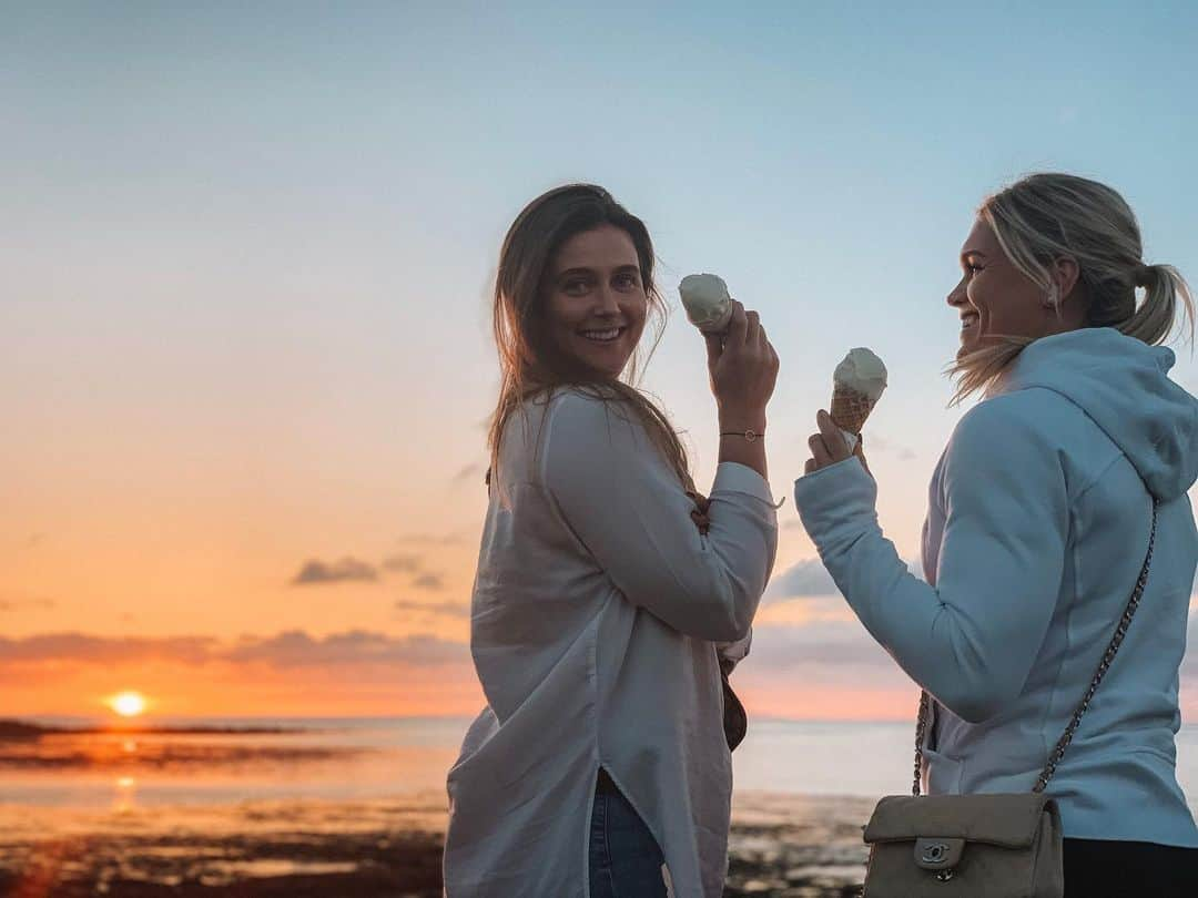 Katrin Tanja Davidsdottirさんのインスタグラム写真 - (Katrin Tanja DavidsdottirInstagram)「Icelandic summernights 🌅🧡🍦」5月7日 7時34分 - katrintanja