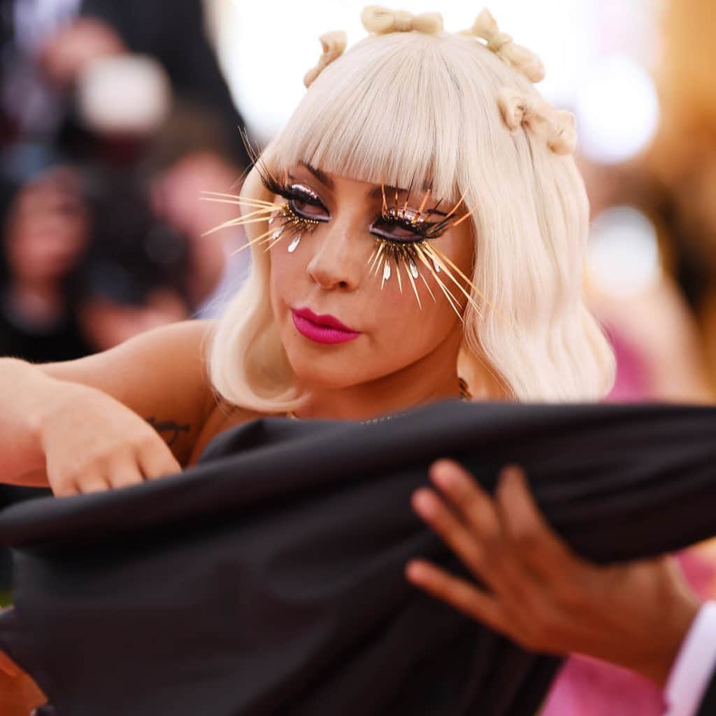 Good Morning Americaさんのインスタグラム写真 - (Good Morning AmericaInstagram)「Her name, is GAGA. #MetGala 📸: Getty Images  SEE LINK IN BIO FOR MORE.」5月7日 7時44分 - goodmorningamerica
