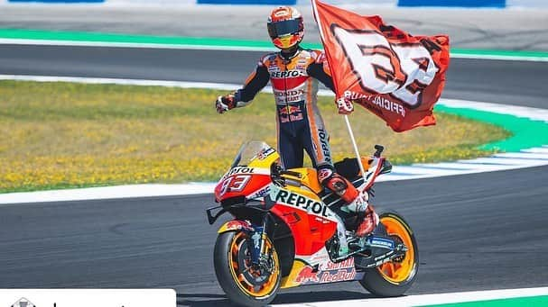 Honda Powersports USさんのインスタグラム写真 - (Honda Powersports USInstagram)「Congrats to @hrc_motogp’s @marcmarquez93 on a dominating victory at the #SpanishGP in Jerez, Spain 🅿️1️⃣He retakes the lead in the championship standings. 🏁🏆」5月7日 7時45分 - honda_powersports_us