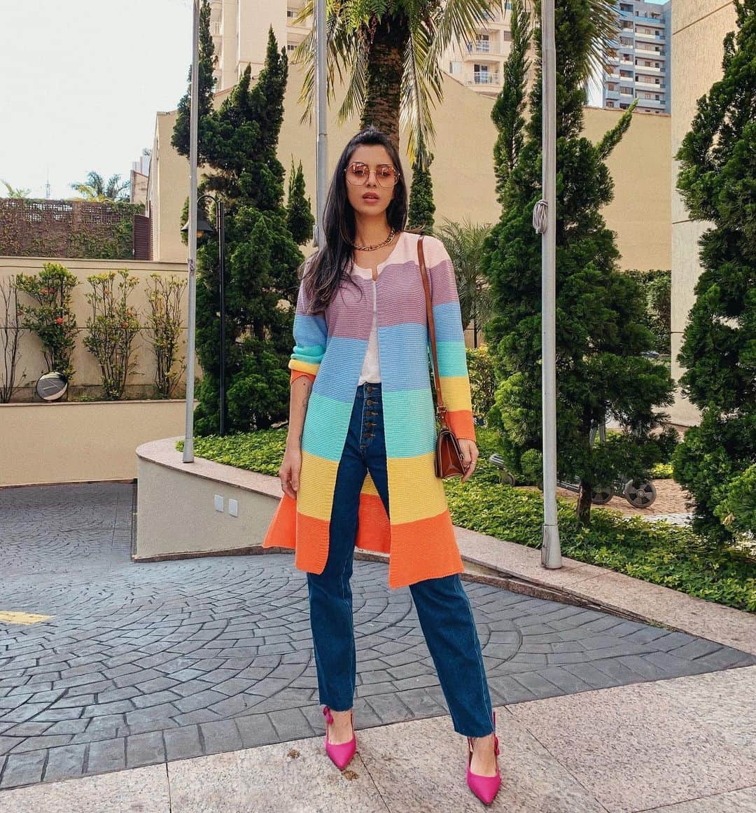 Gabriela Salesのインスタグラム：「Colorindo um pouco SP! De hoje, com lookinho lindo da @mimosdenos , loja de Santos maraviii que também tem loja virtual que entrega pra todo Brasil. Confiram lá. Meu cupom de desconto: RICA10 💖💖💖#ad」