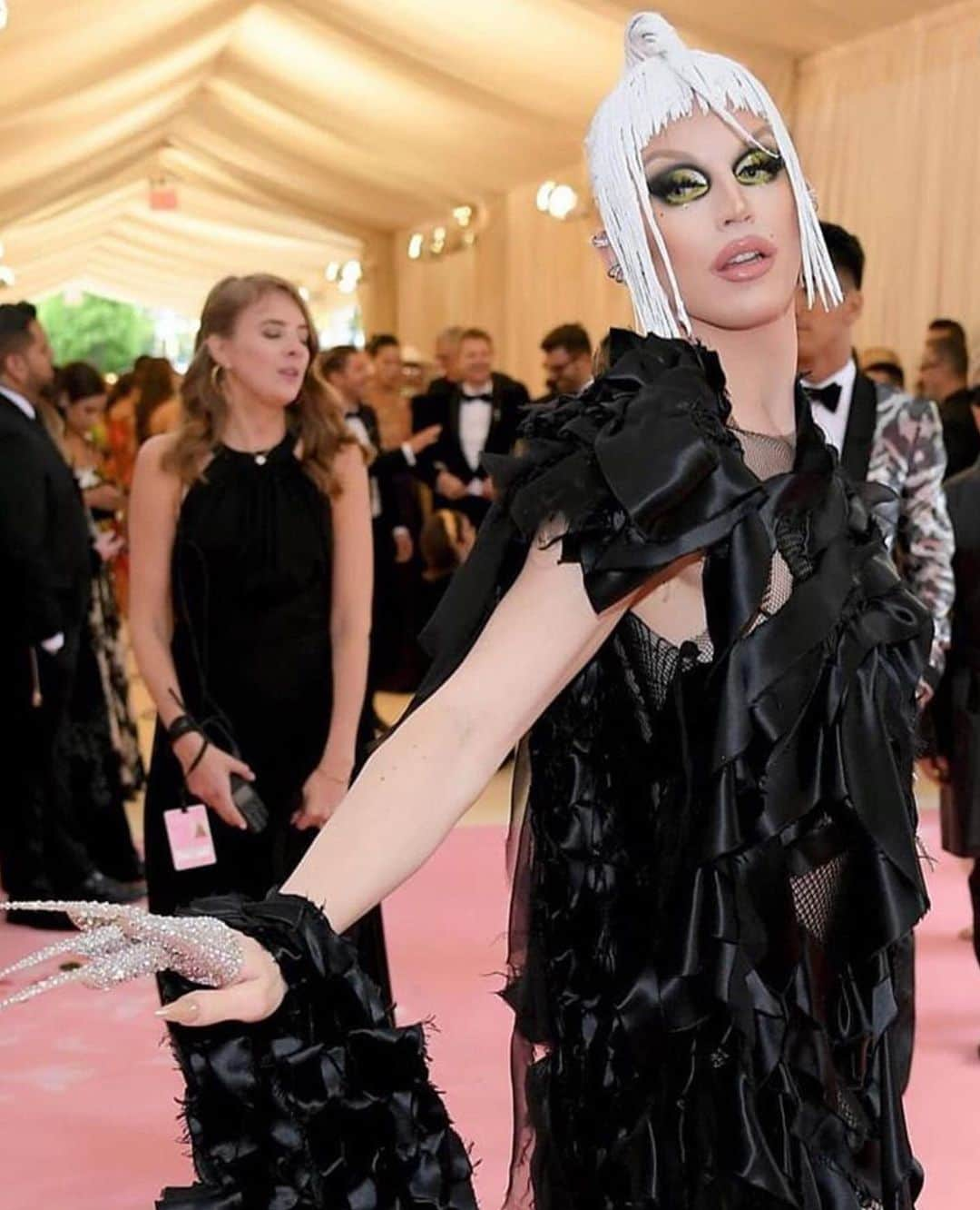 Lynn Banさんのインスタグラム写真 - (Lynn BanInstagram)「@ageofaquaria in @maisonmargiela by @jgalliano and #LynnBan 💎💎💎 @lexyroche ❤️ #MetGala #Aquaria #MaisonMargiela」5月7日 7時50分 - lynn_ban