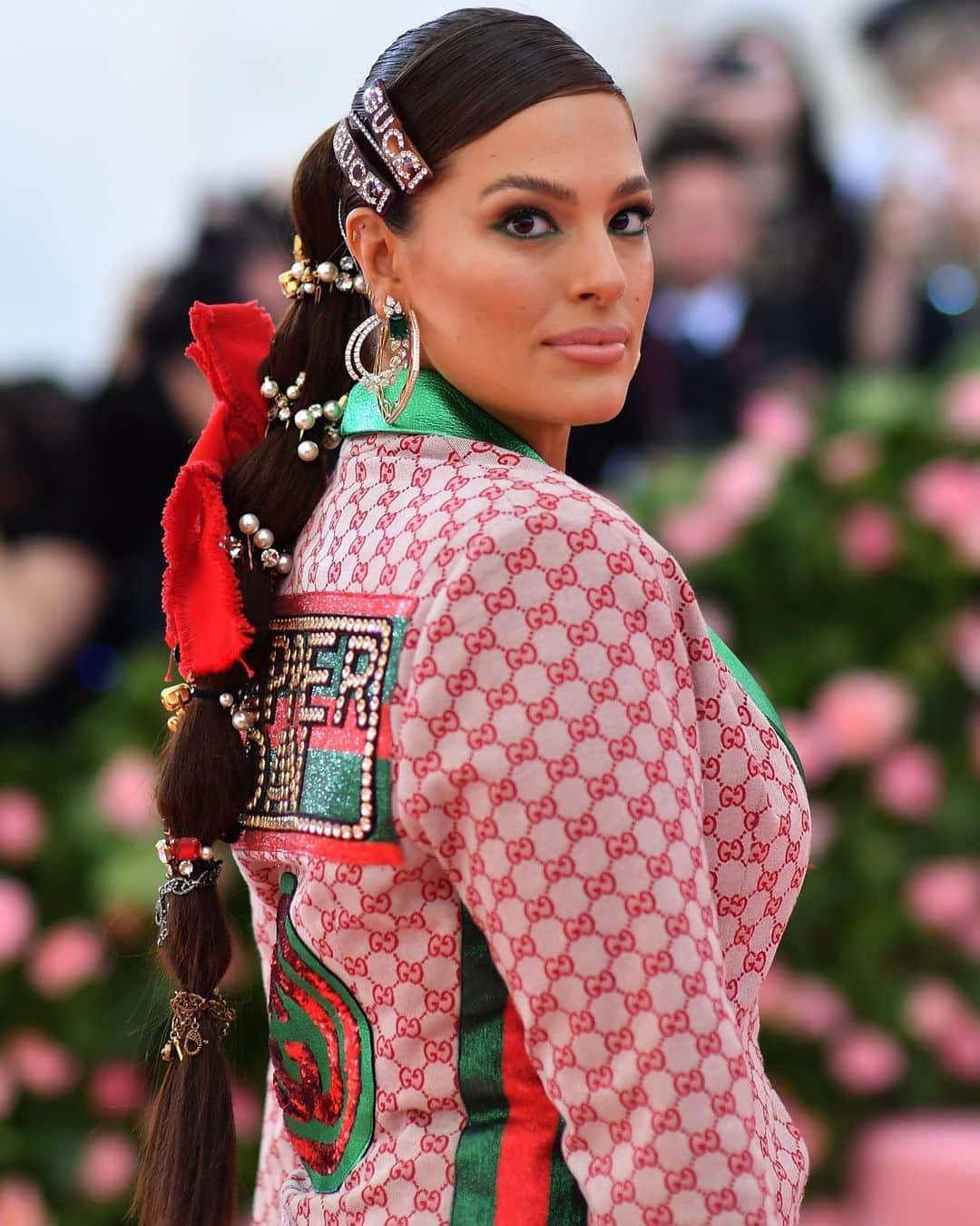 Cosmopolitanさんのインスタグラム写真 - (CosmopolitanInstagram)「@ashleygraham’s ponytail did not come to play 🔥💯 #MetGala」5月7日 7時53分 - cosmopolitan